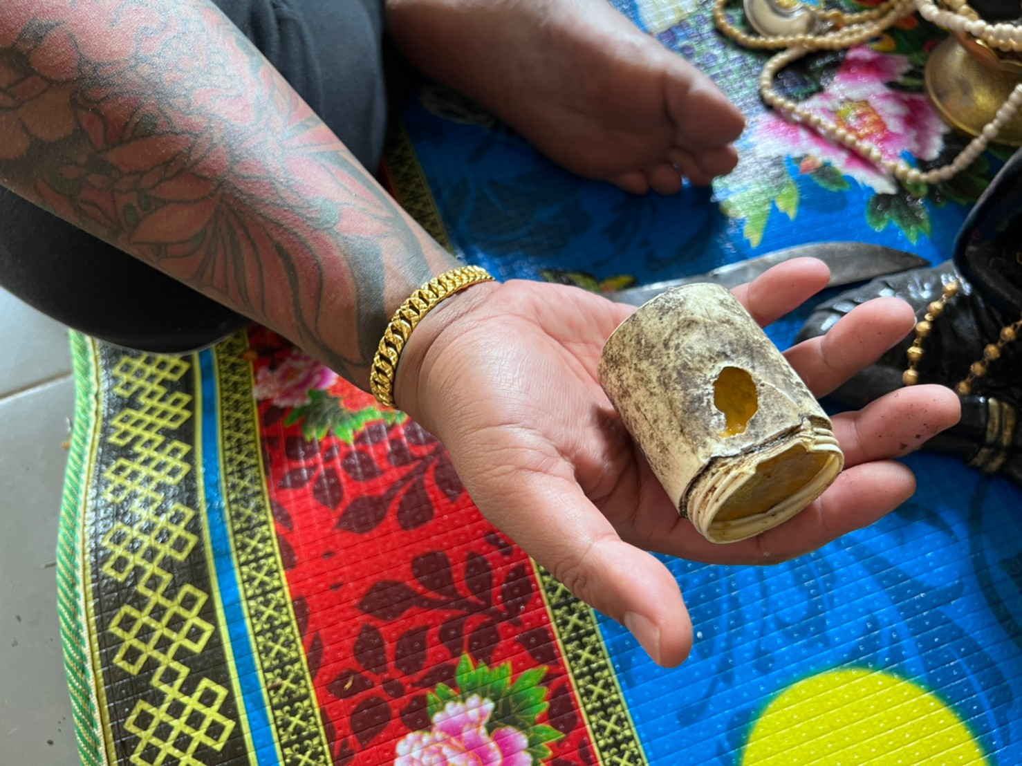 ⭕️ สีผึ้งมหาเสน่ห์ผสมน้ำมันพรายยุคต้น พบในย่าม หลวงปู่ชื่น วัดตาอี