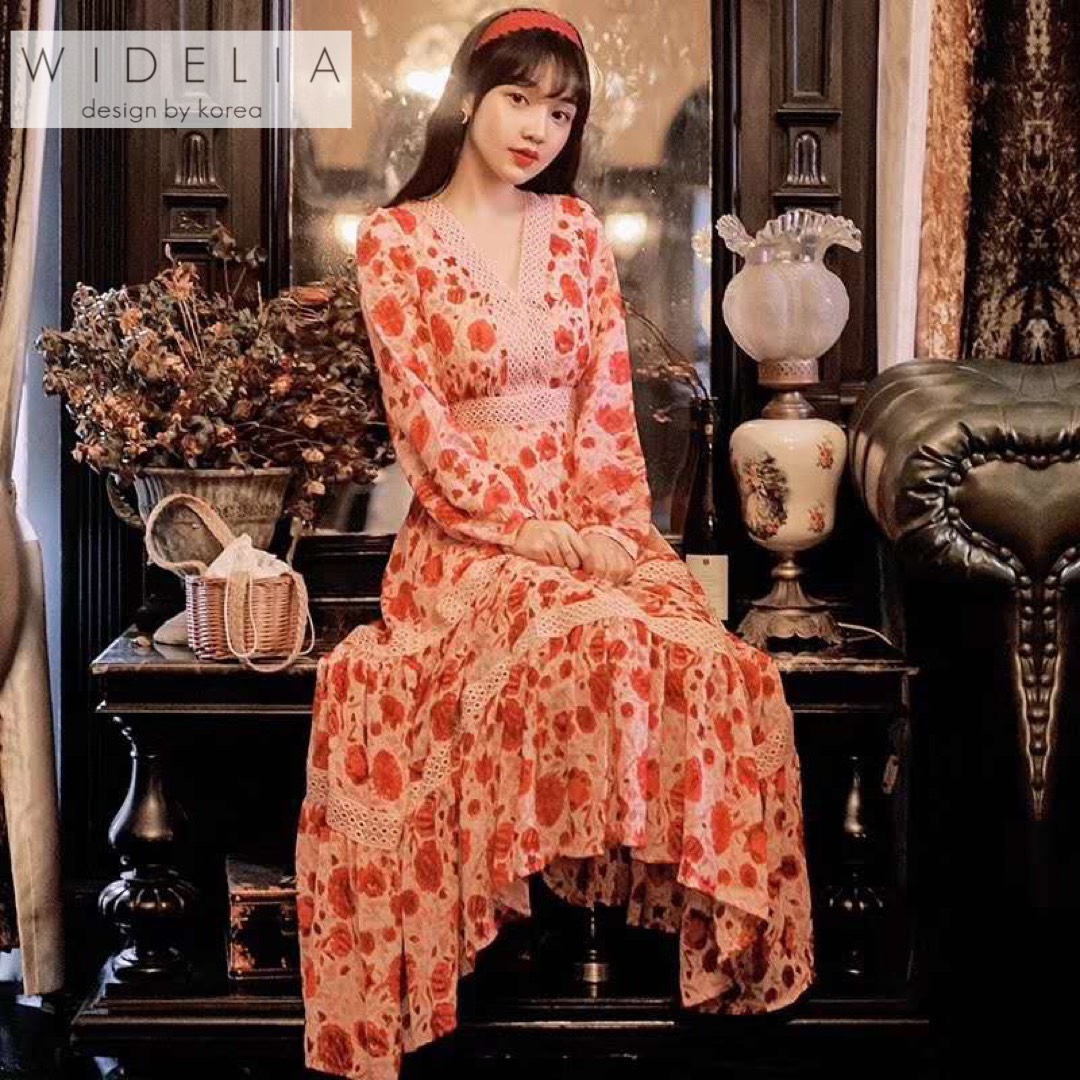Korea Dress :: เดรสตัวยาว คอวีแขนยาว ใช้ผ้าพิมพ์ลายดอกไม้สวยหวาน