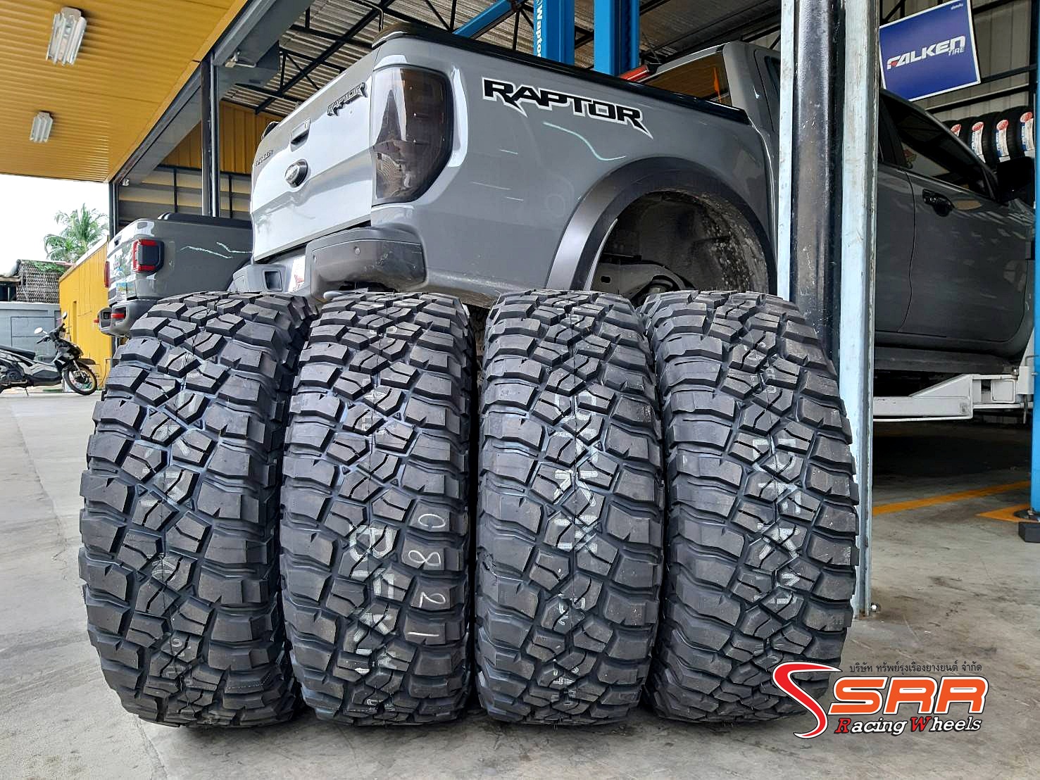 BFGoodrich Mud-Terrain KM3 285/70R17 ราคาพิเศษ ติดตั้งFORD RAPTOR