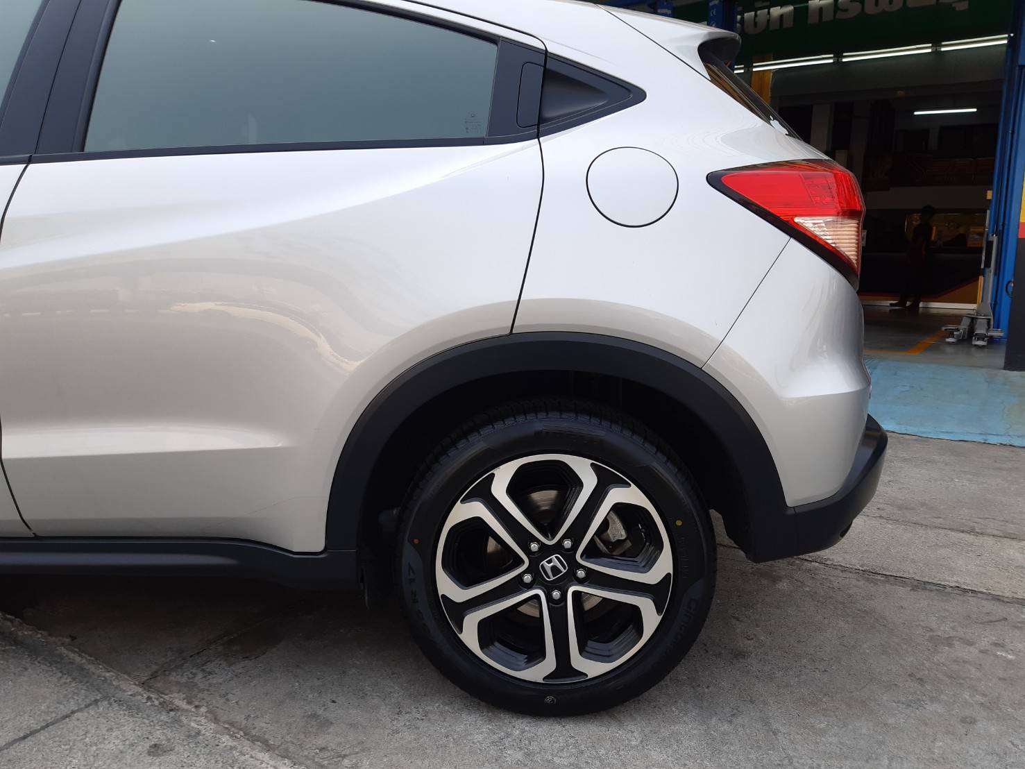 PIRELLI CINTURATO P1 215/55R17 ยางปี19 ราคาพิเศษ
