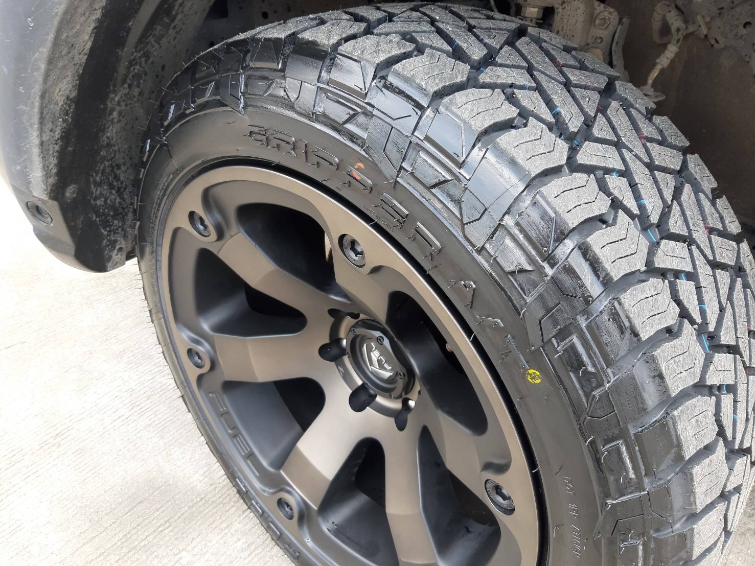 FUEL BEAST ขอบ20x10 6x139.7 ET-18 MATTE BLACK MACHINED / TINT CLEAR