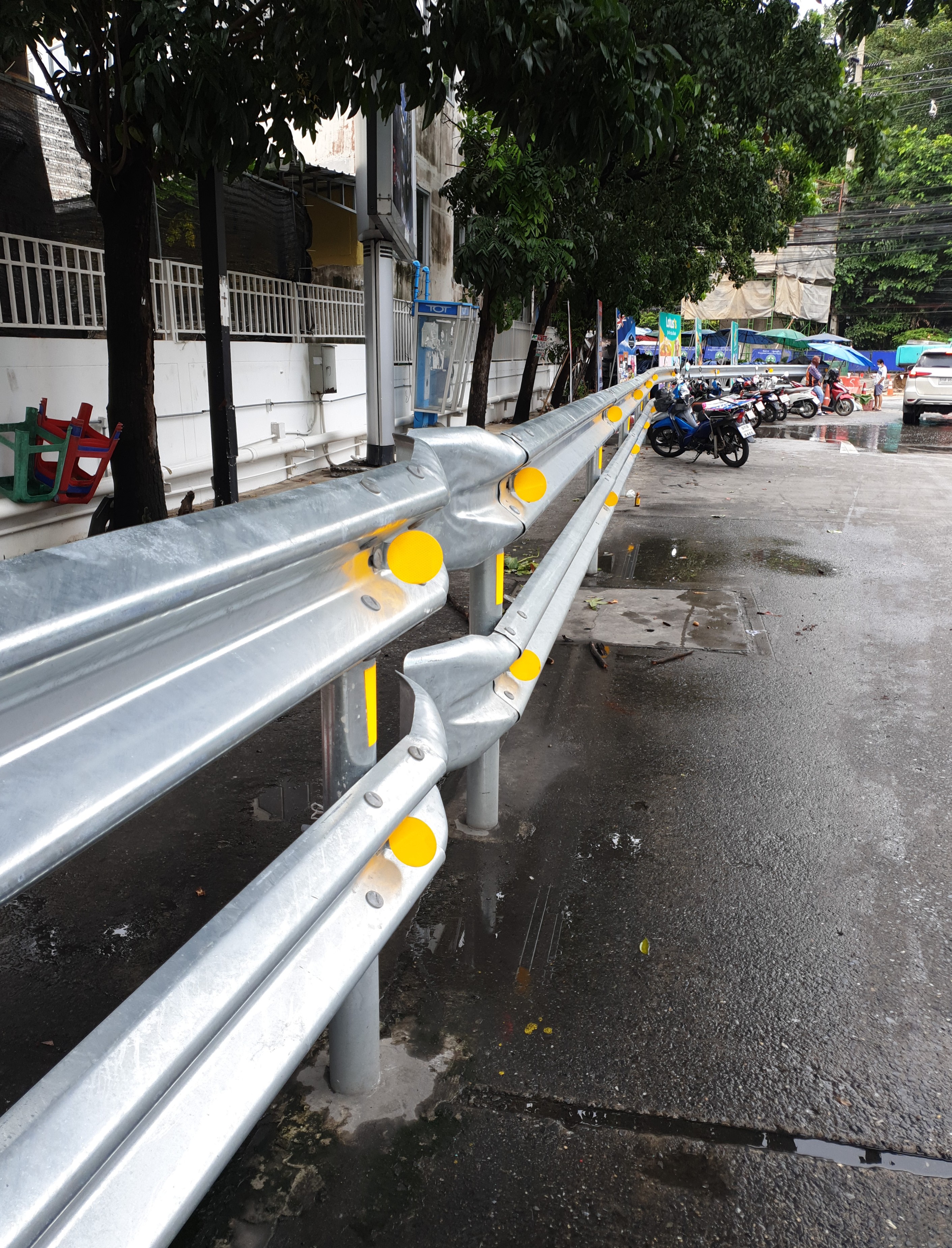 สติกเกอร์ 3M สะท้อนแสง DG กลม ขนาด 8 ซม. สำหรับเป้าล่อติดหลักนำโค้ง สีเหลือง-สีขาว