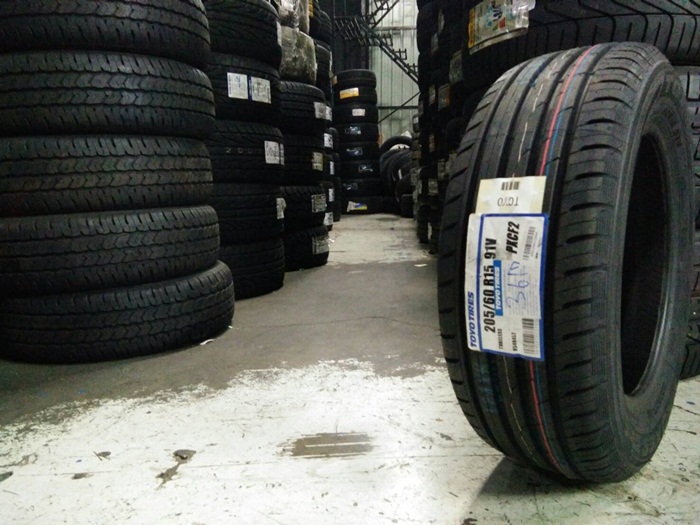 TOYO CF2 205/60R15