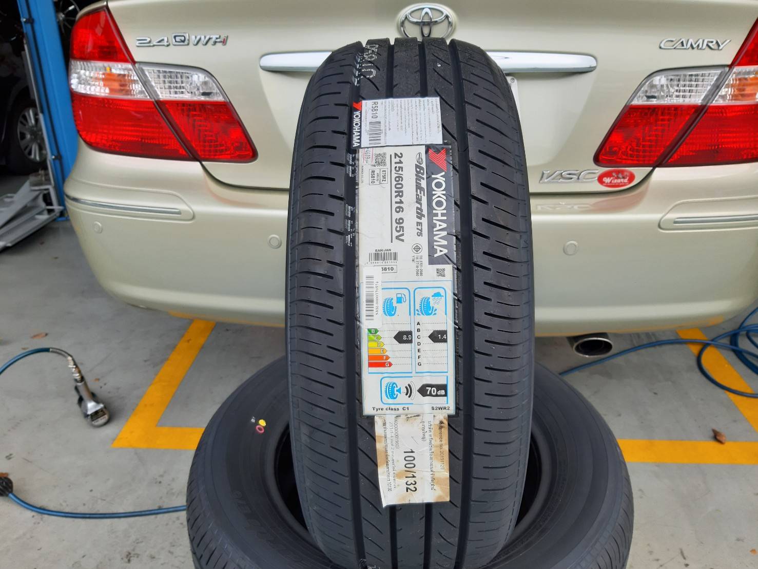 YOKOHAMA BluEarth E75 215/60R16 ยางใหม่ ปี2021 ราคาพิเศษ