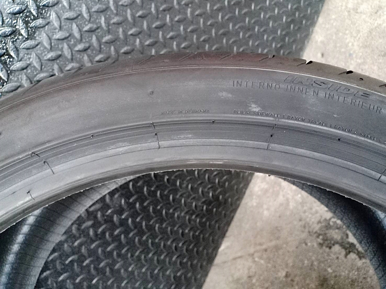 PIRELLI P ZERO NO 265/35ZR20 ยางใหม่นำเข้า ลดราคาพิเศษ