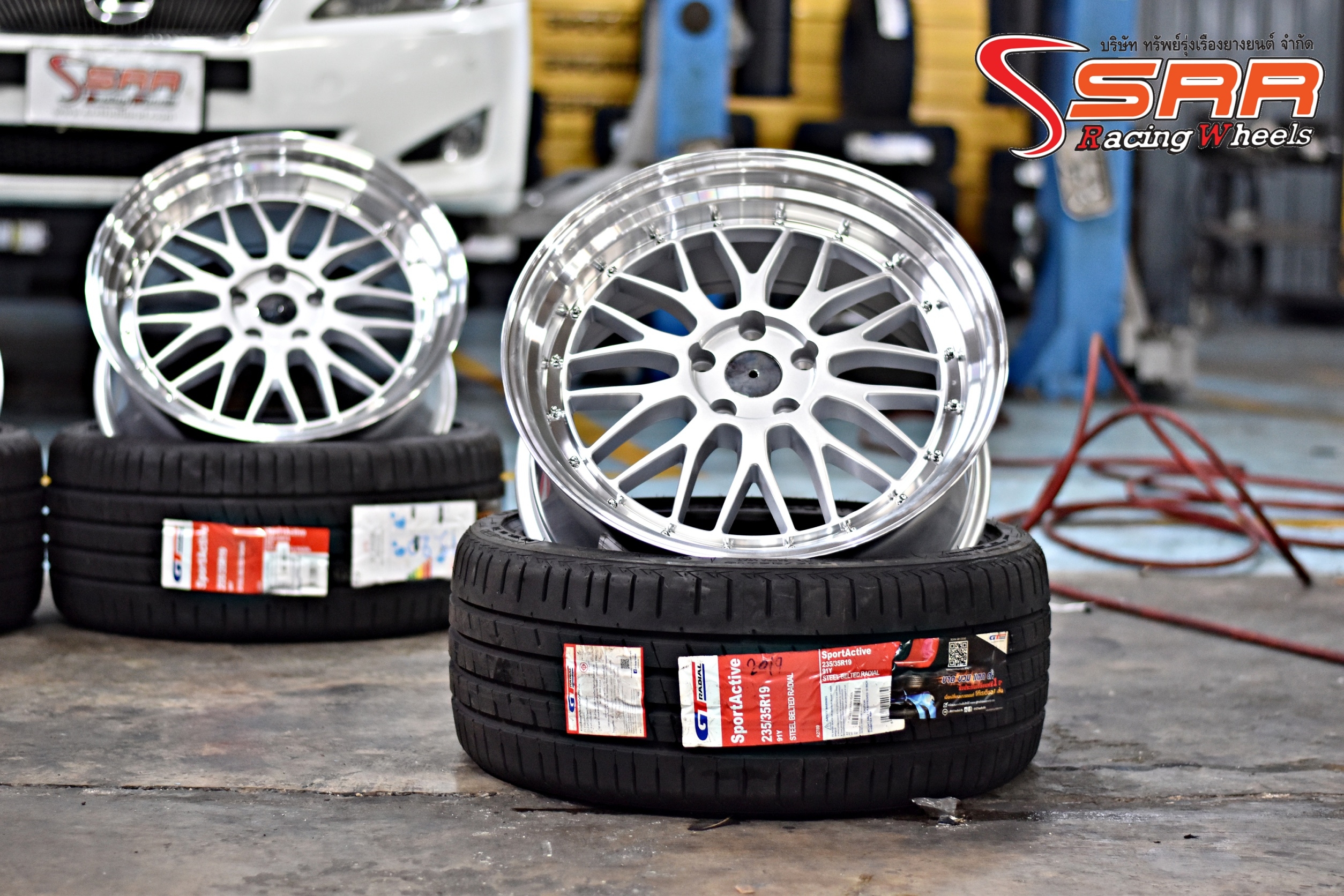 BBS LM ขอบ19 หน้า8.5 หลัง9.5 5x114.3 ET+30 SILVER