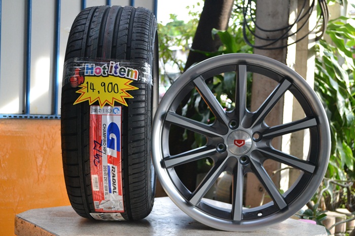 ล้อแม็กซ์ขอบ17 นิ้ว พร้อมยาง ชุดละ 14,900 บาท
