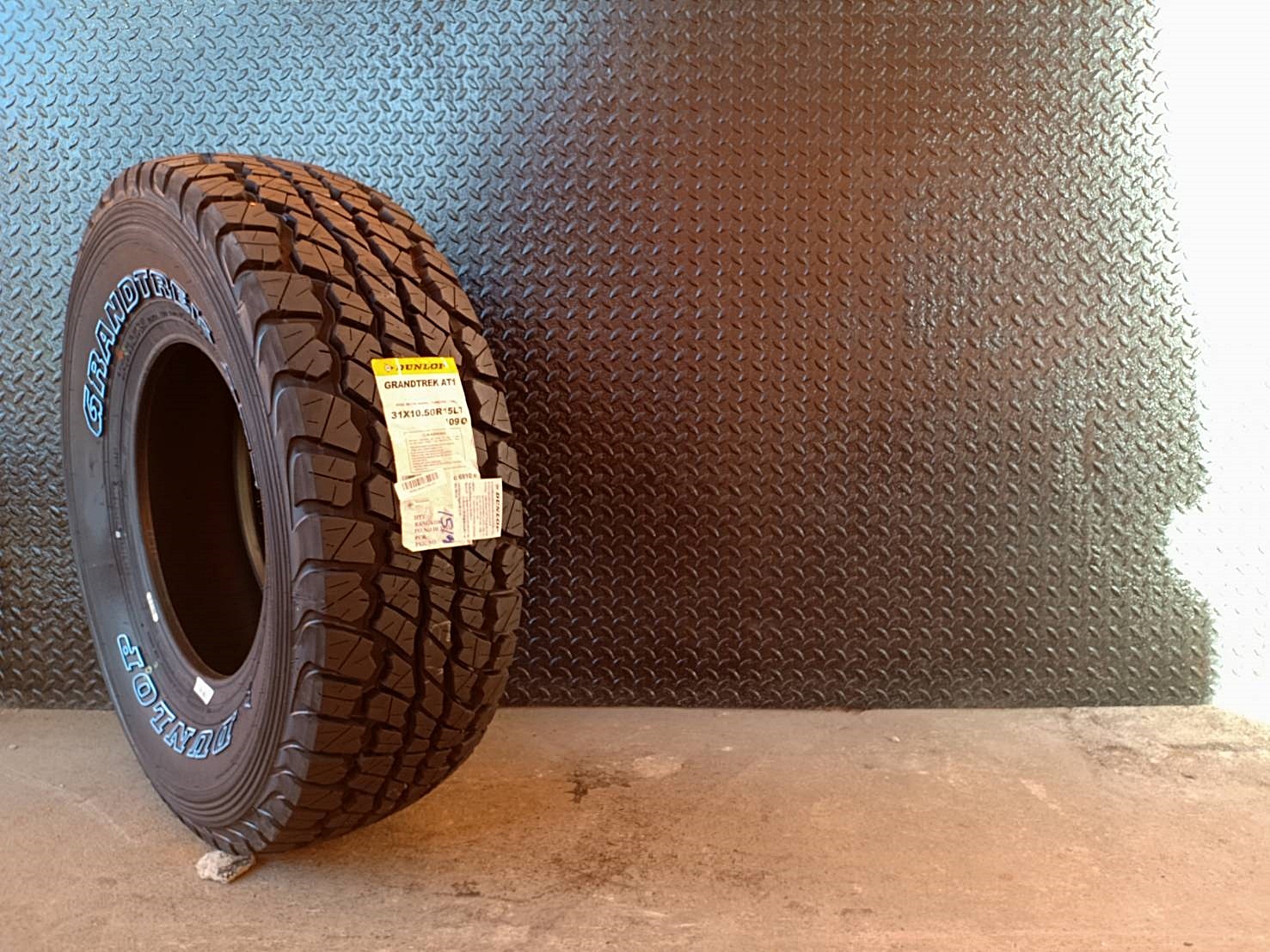DUNLOP GRANDTREK AT1 31x10.5R15 ยางปี19 เส้นละ 3,250 บาท