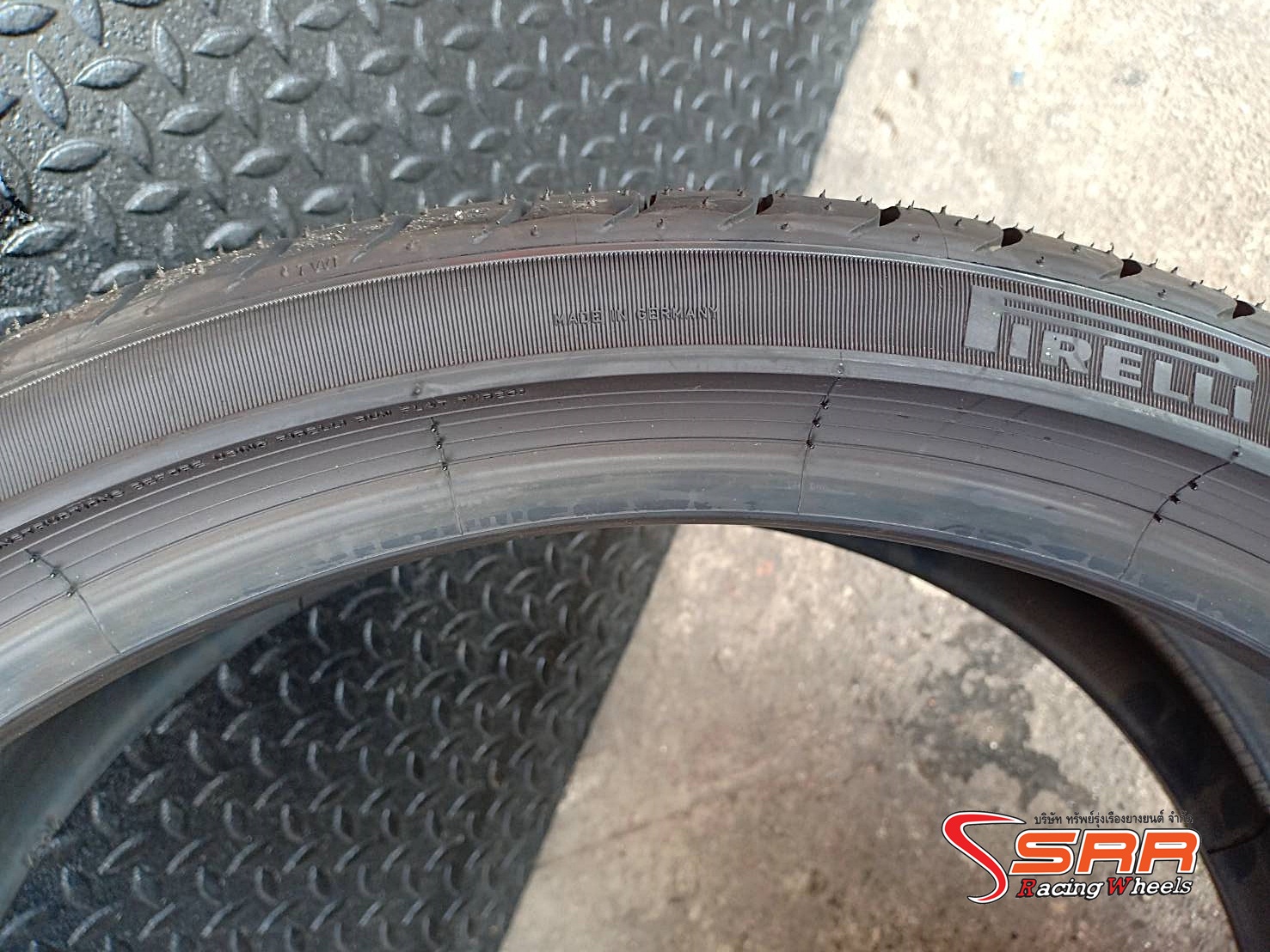 PIRELLI P ZERO R-F RUNFLAT 245/30R19 ยางรันแฟลท ลดราคาพิเศษ