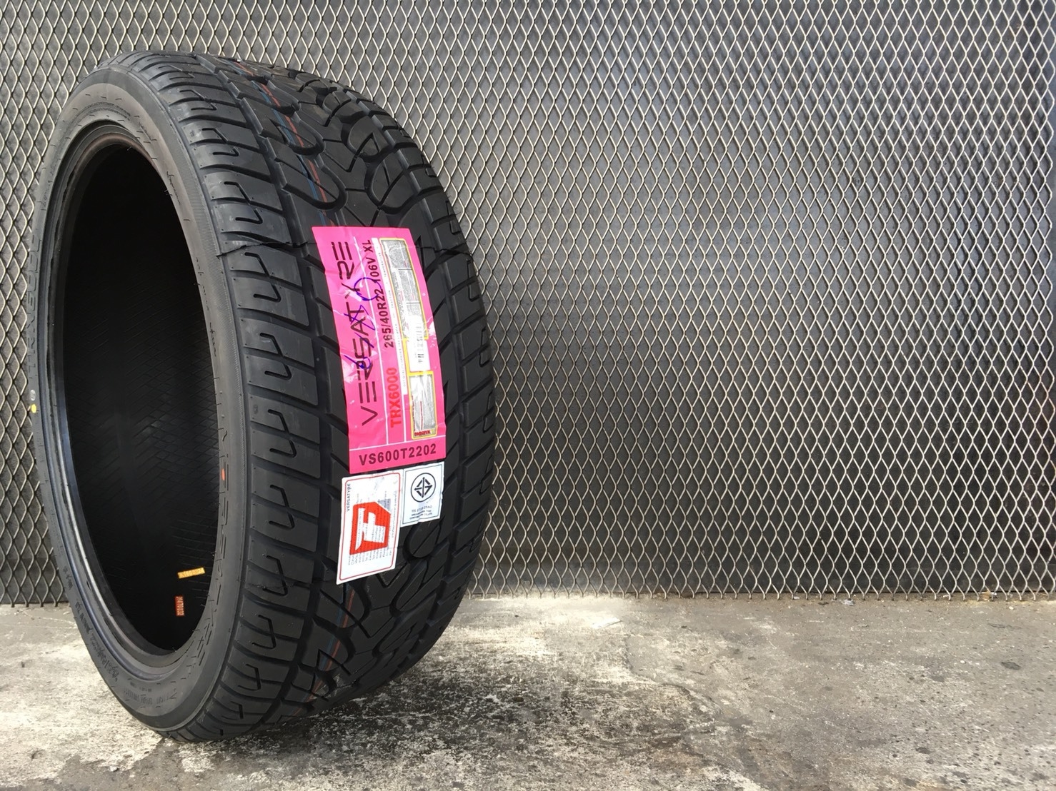 VERSATYPE TRX6000 265/40R22 ปี19