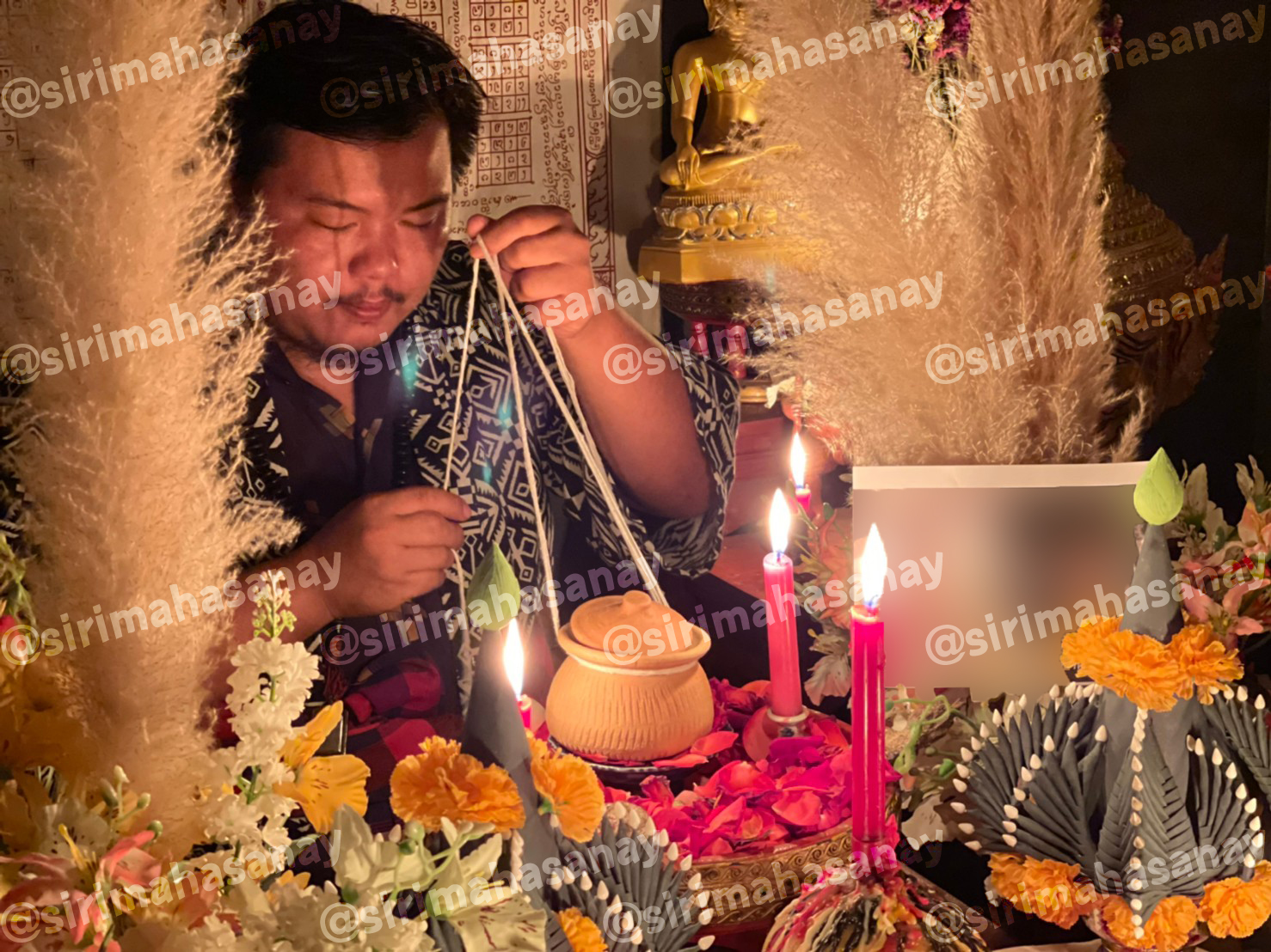 พิธีหอมดอกฮัก อาจารย์เสก สำนักสักยันต์ป๋ารมีเศรษฐีเรือนคำ