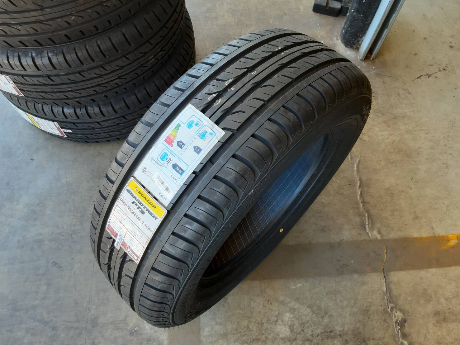 DUNLOP GRANDTREK PT3 265/60R18 ยางใหม่ปี20 ลดราคาพิเศษ