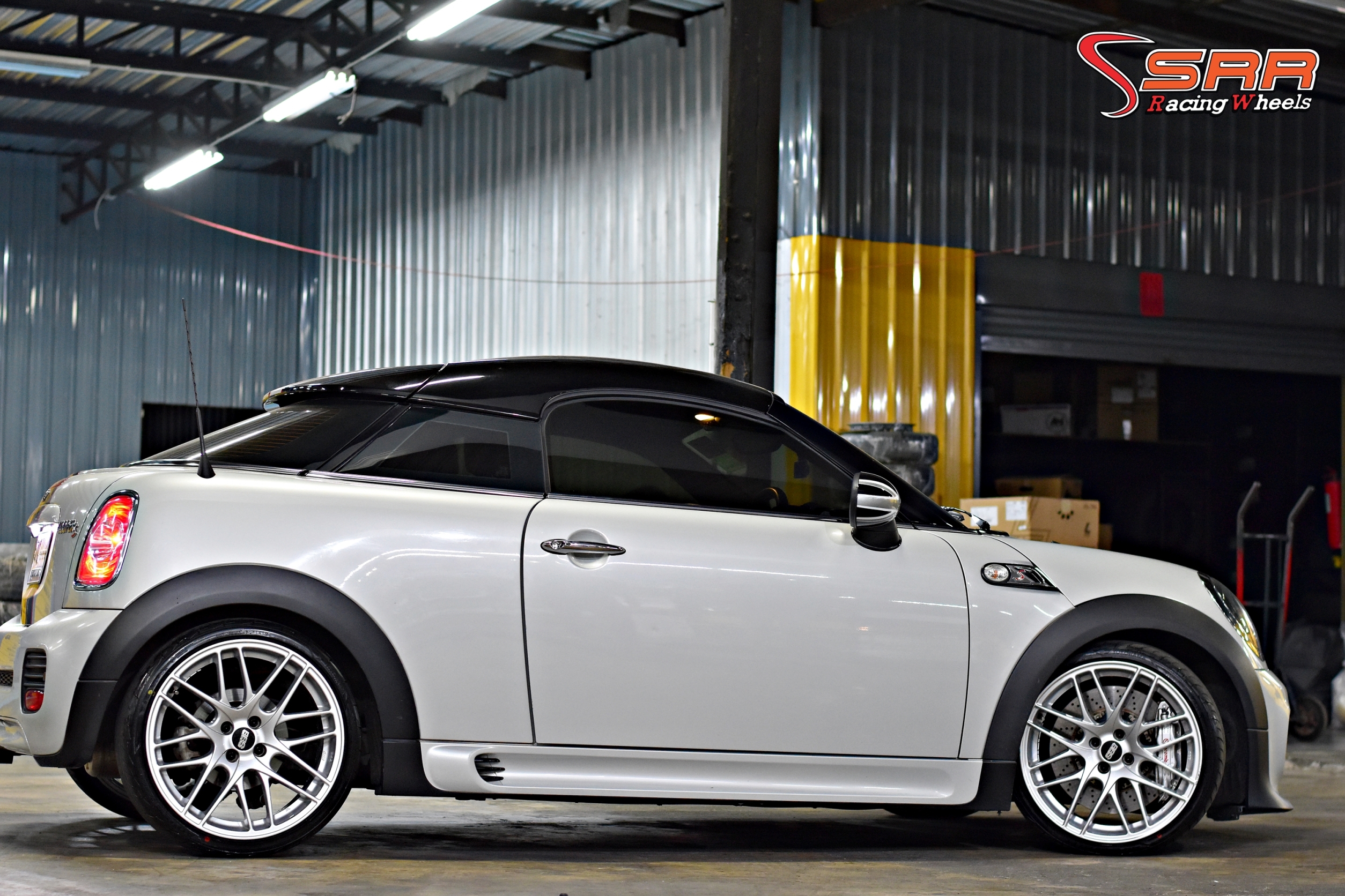 YOKOHAMA ADVAN FLEVA V701 215/35R18 ยางญี่ปุ่น ปี19 ราคาพิเศษ