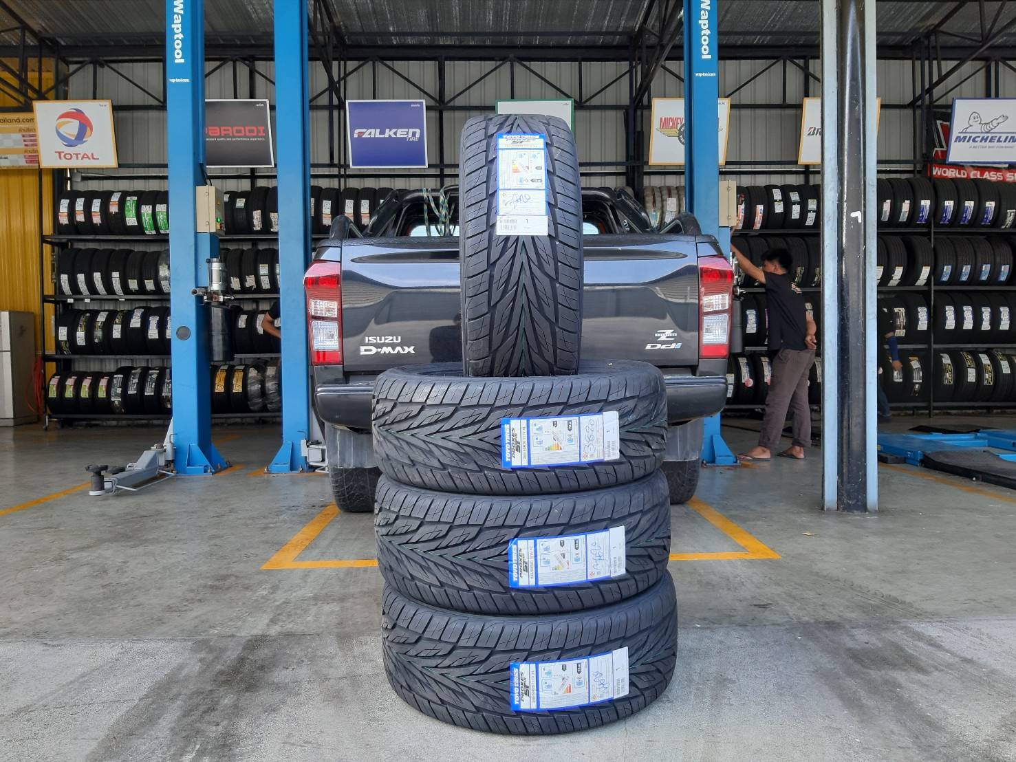 TOYO PROXES ST3 265/50R20 ยางใหม่ปี20 ลดราคาพิเศษ