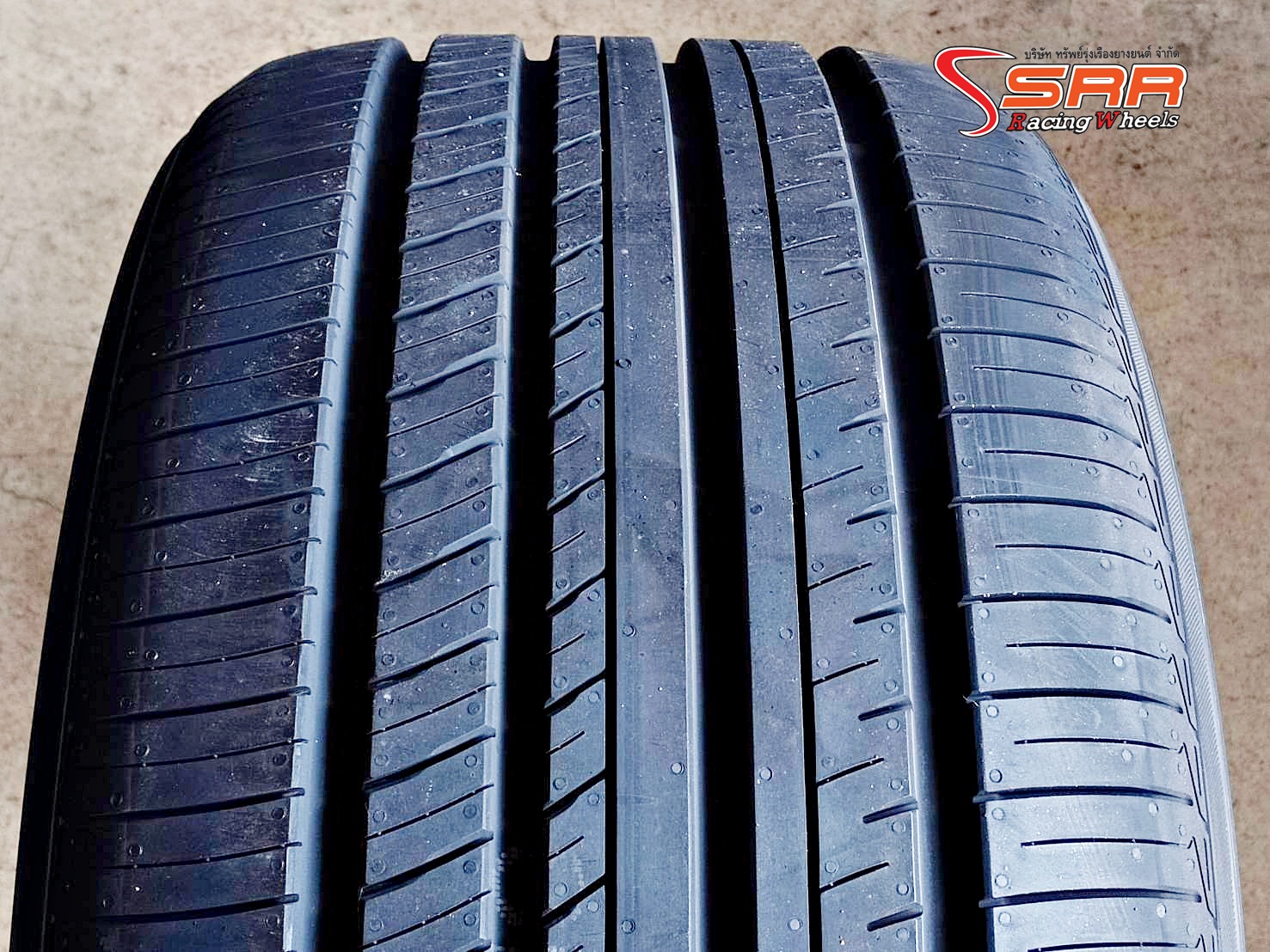 YOKOHAMA ADVAN dB V552 265/35R18 ยางปี19 ลดราคาพิเศษ