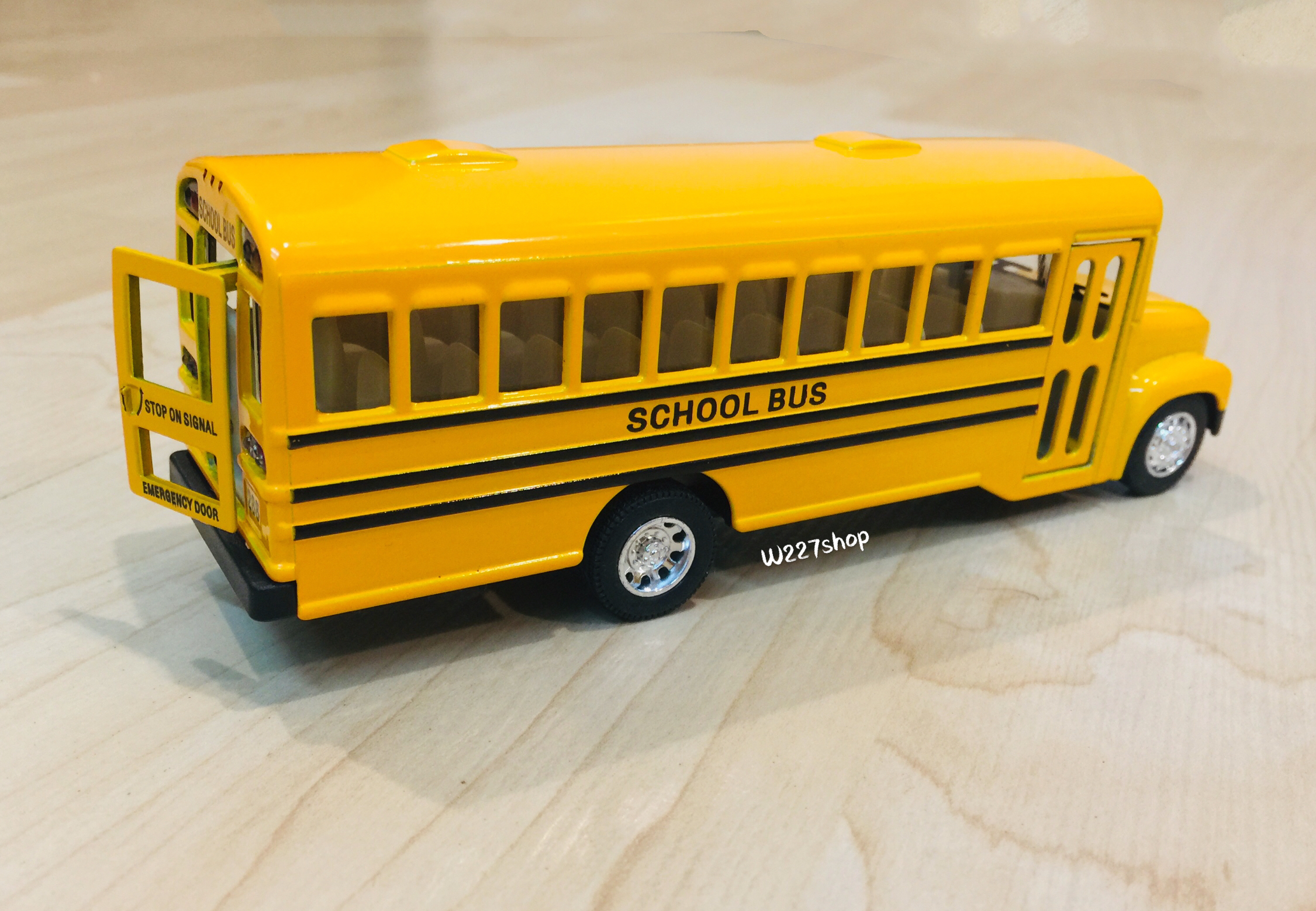 โมเดลรถเหล็ก รถโรงเรียน (ปลีก-ส่ง)