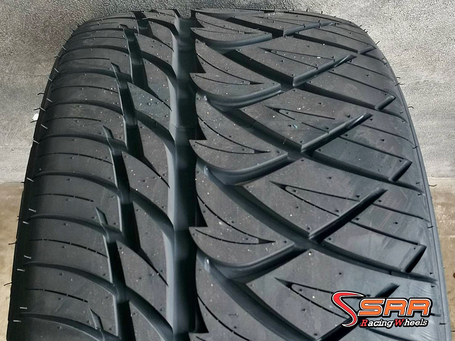 NITTO NT420SD 285/40R18 ยางใหม่ปี2021 ราคาพิเศษ