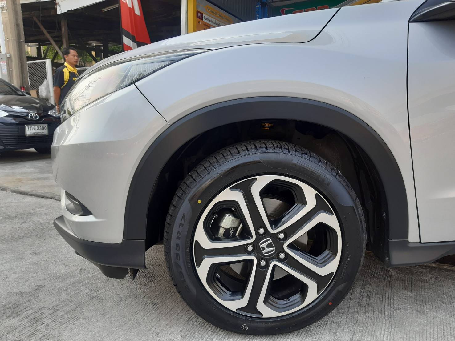 PIRELLI CINTURATO P1 215/55R17 ยางปี19 ราคาพิเศษ