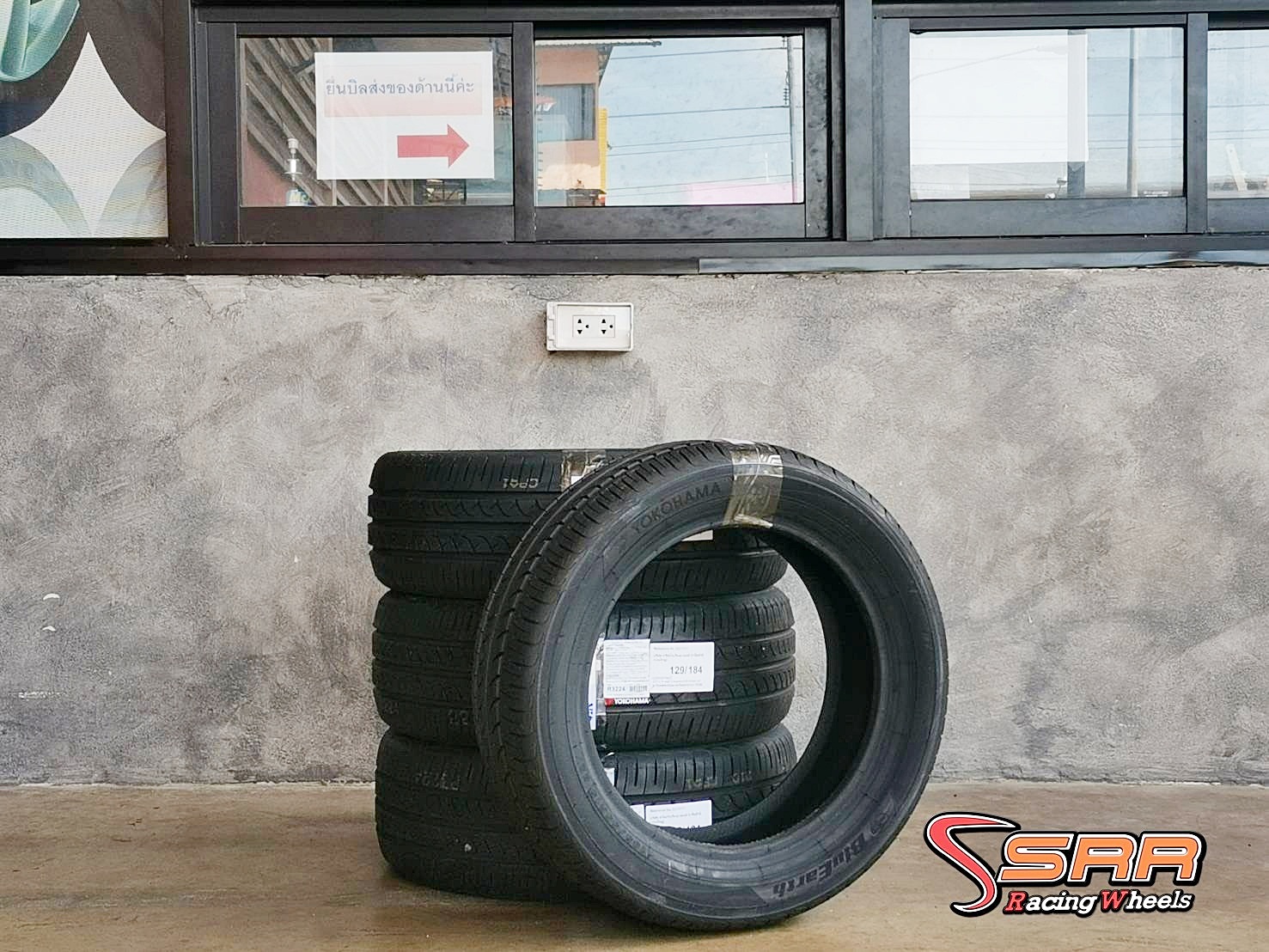 YOKOHAMA BluEarth AE01 185/55R15 ยางใหม่ปีเก่า ลดราคาพิเศษ
