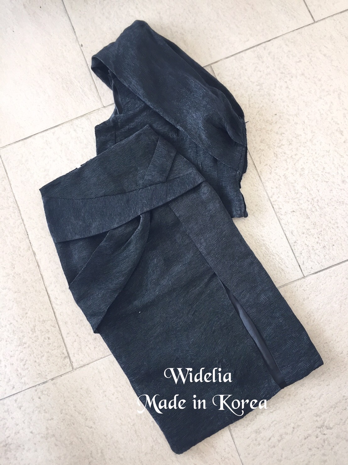 *พร้อมส่ง*Calista Set :: เสื้อไหล่เฉียงตัวหรู + กระโปรง (ดำ black)
