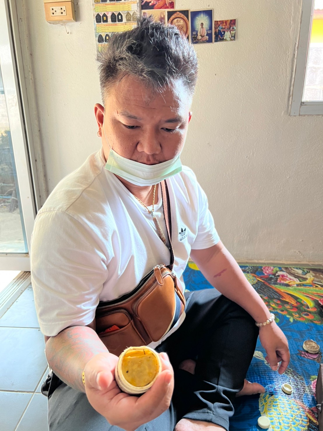 ⭕️ สีผึ้งมหาเสน่ห์ผสมน้ำมันพรายยุคต้น พบในย่าม หลวงปู่ชื่น วัดตาอี