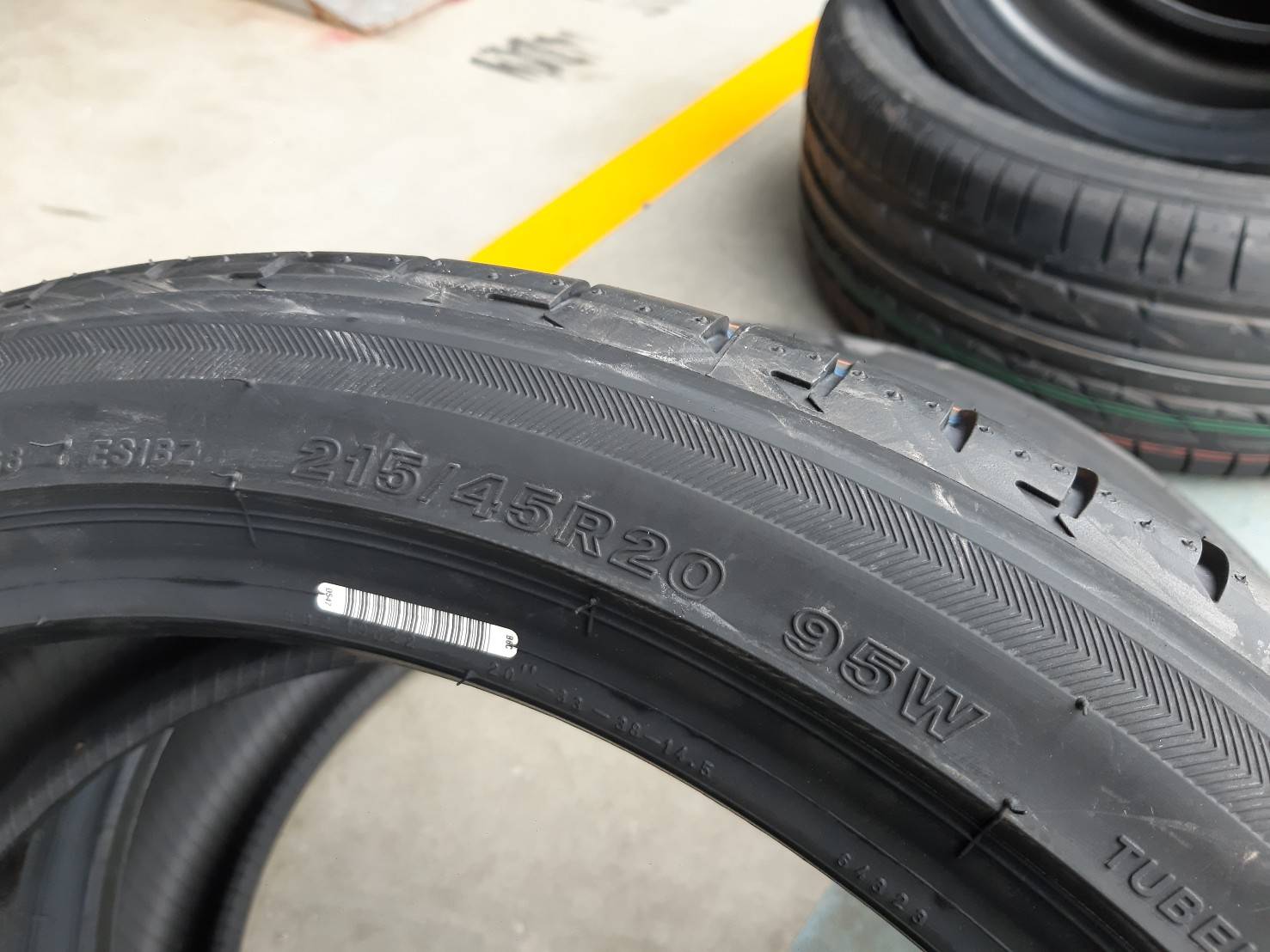 BRIDGESTONE POTENZA S001 245/40R20 ยางนำเข้า สำหรับใส่รถ BMW i8