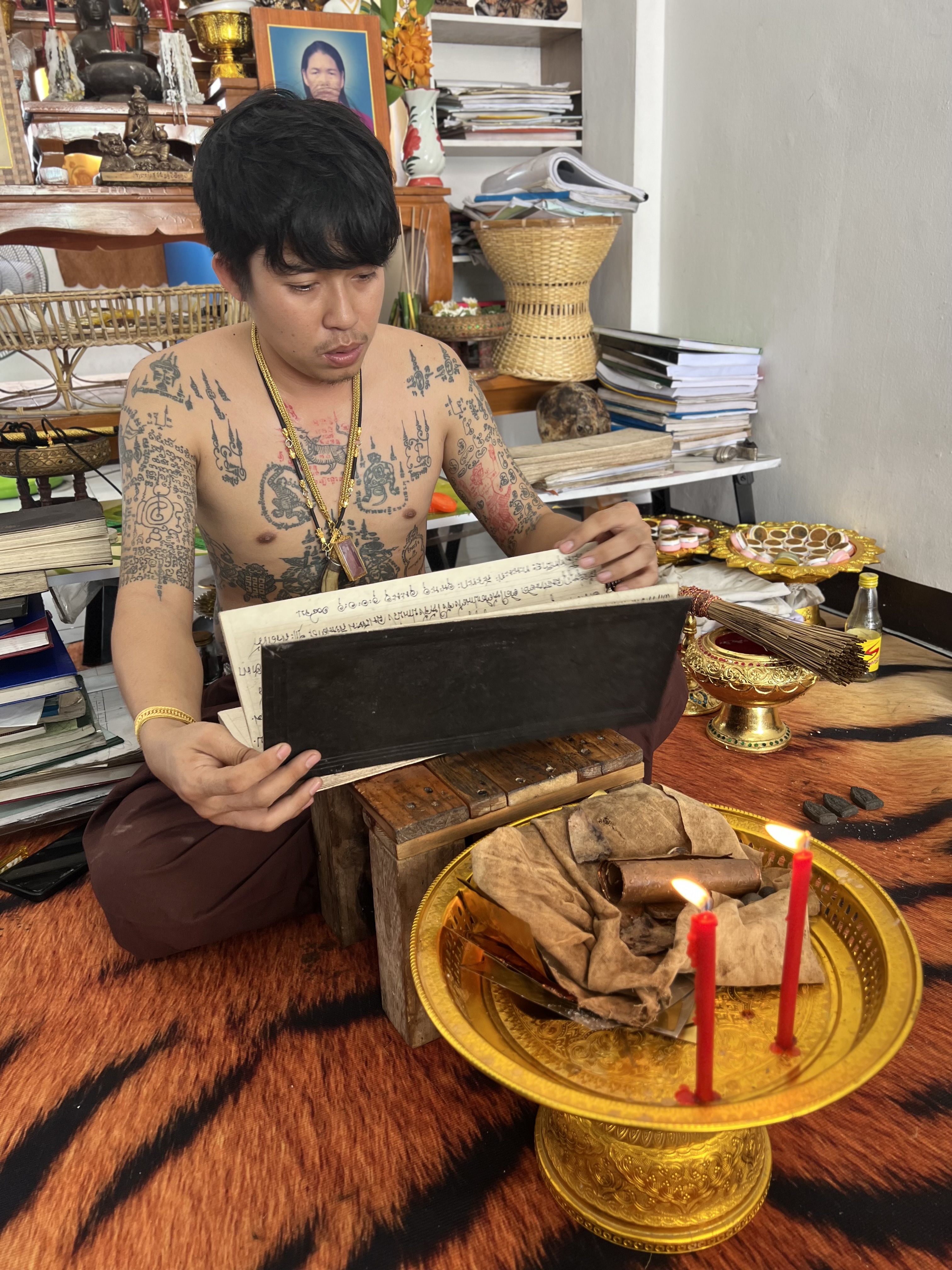 20/07/2566 มาเอามวลสารและจารแผ่นตะกรุดทำงั่งอยุธยา อาจารย์เวียง ขุนแผน