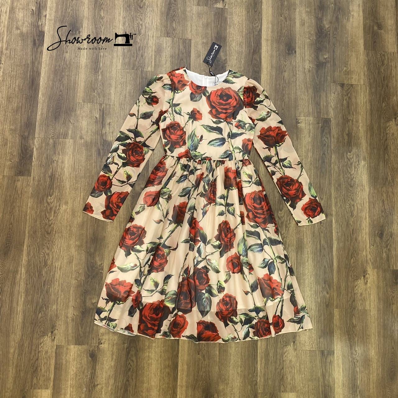 D0343 𝑳𝒂𝒅𝒚 𝑹𝒐' 𝒔𝒆 𝑫𝒓𝒆𝒔𝒔 เดรสคอกลม แขนยาว โดดเด่นด้วยลายพิมกุหลาบทั้งตัวชุด