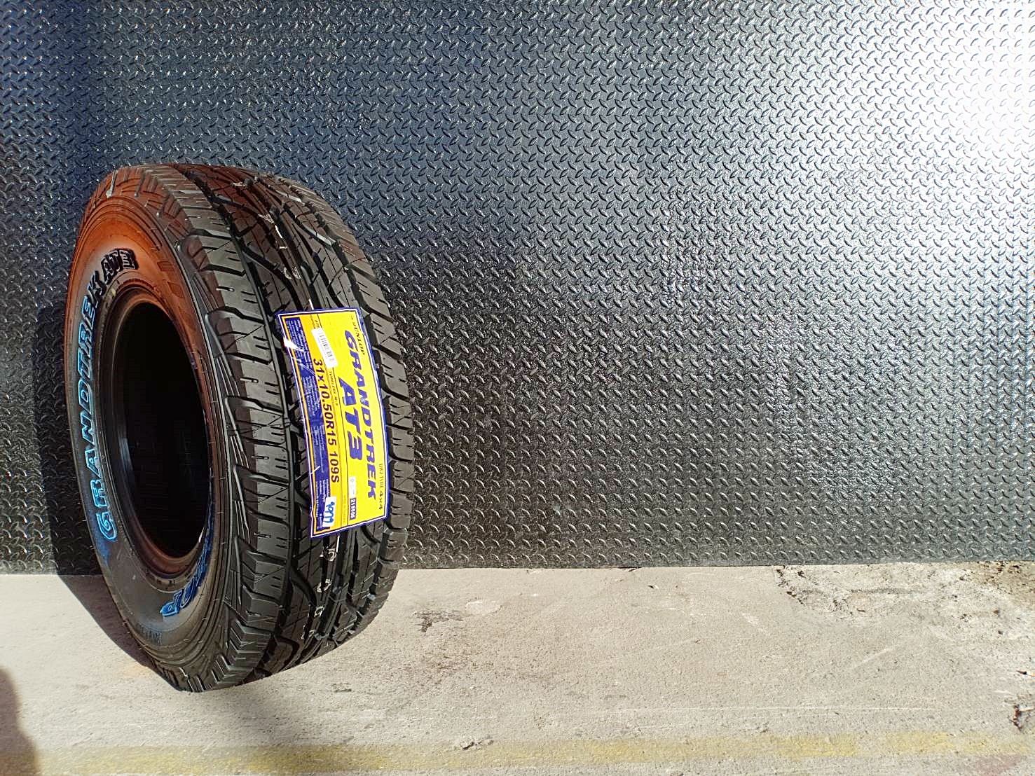 DUNLOP GRANDTREK AT3 31x10.5R15 ยางปี19 เส้นละ 3,250 บาท