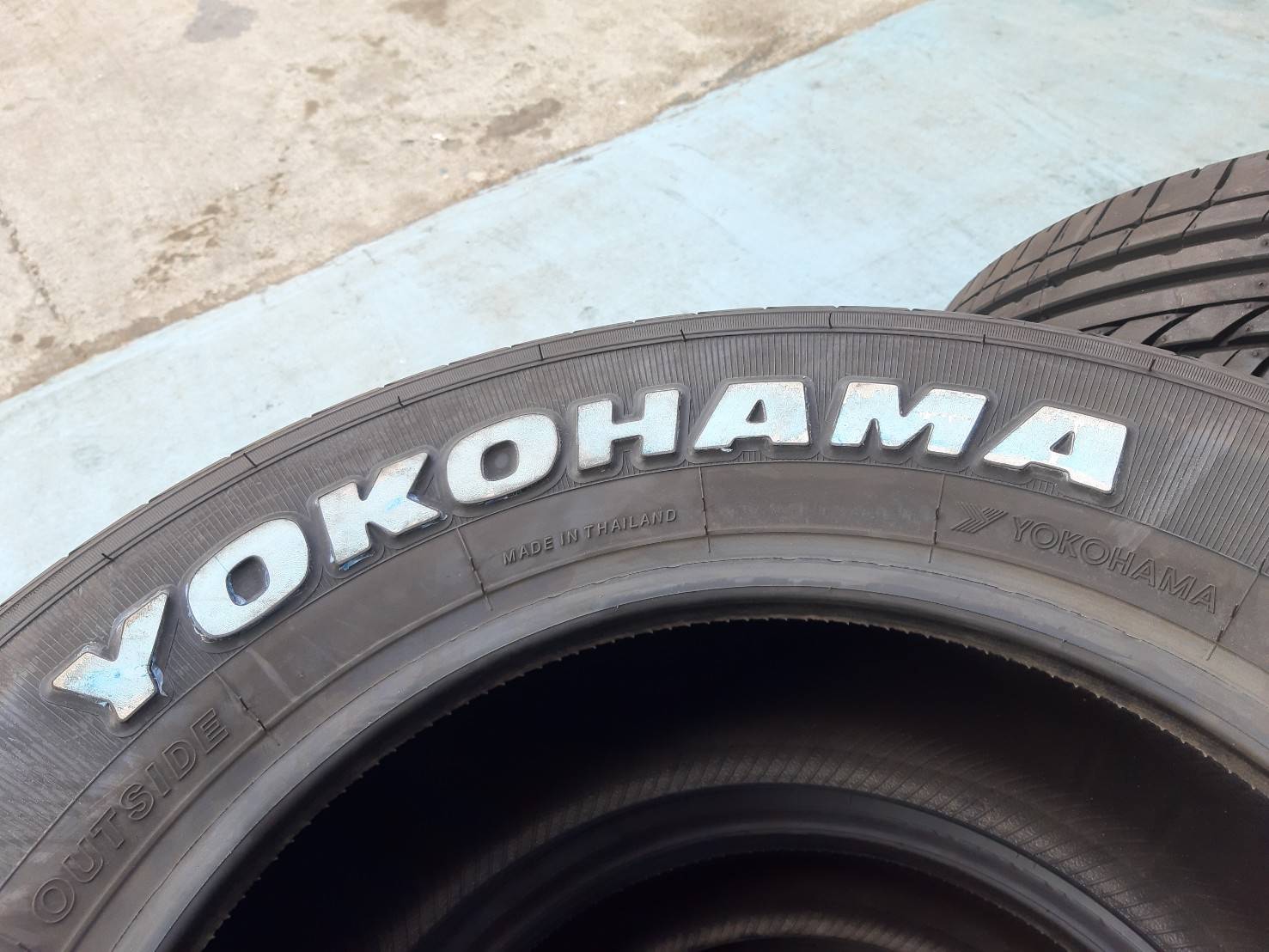 YOKOHAMA PARADA PA03 215/70R15 ยางขอบขาว ราคาพิเศษ