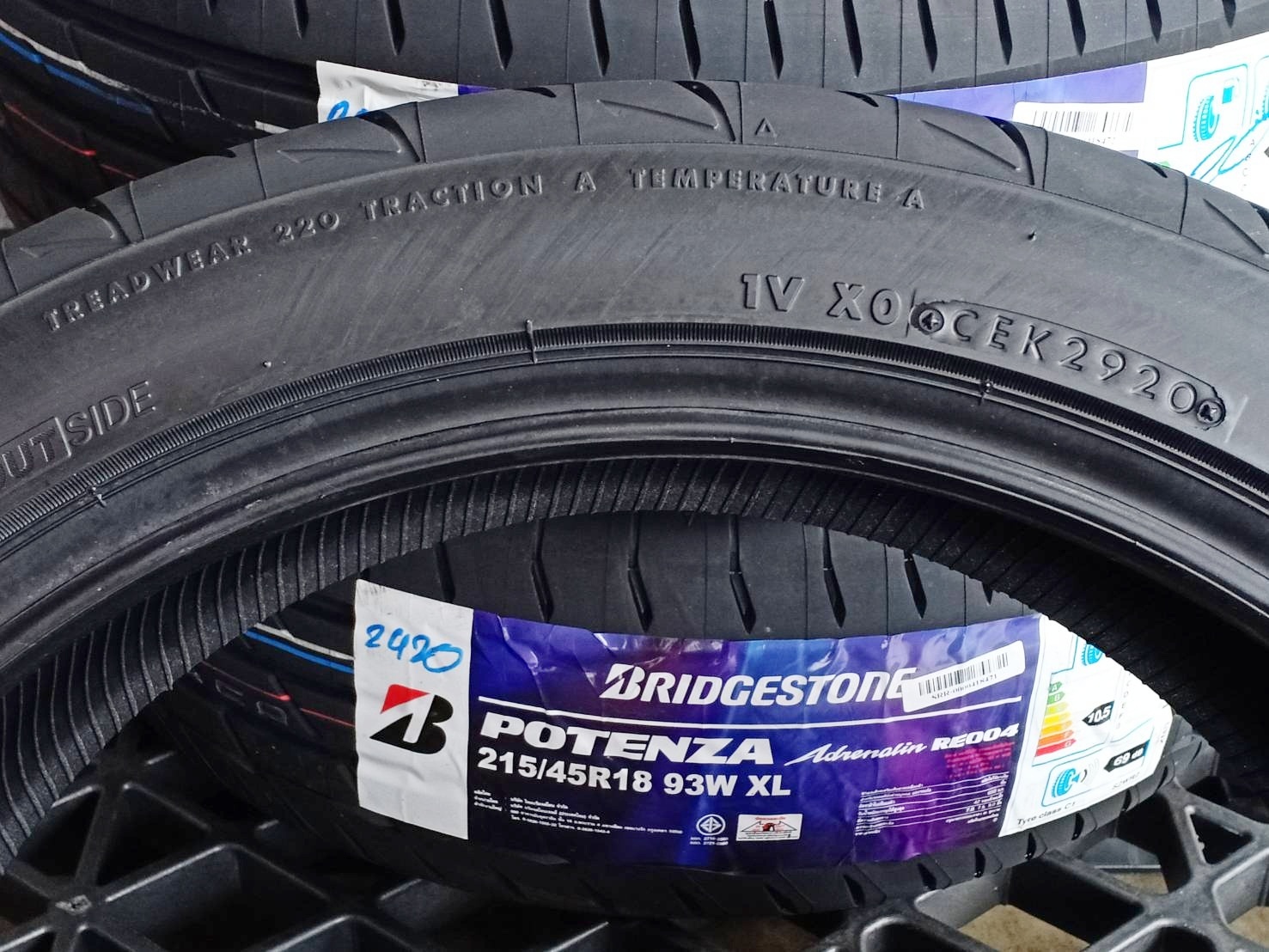 BRIDGESTONE POTENZA ADRENALIN RE004 215/45R18 ยางปี20 ราคาพิเศษ