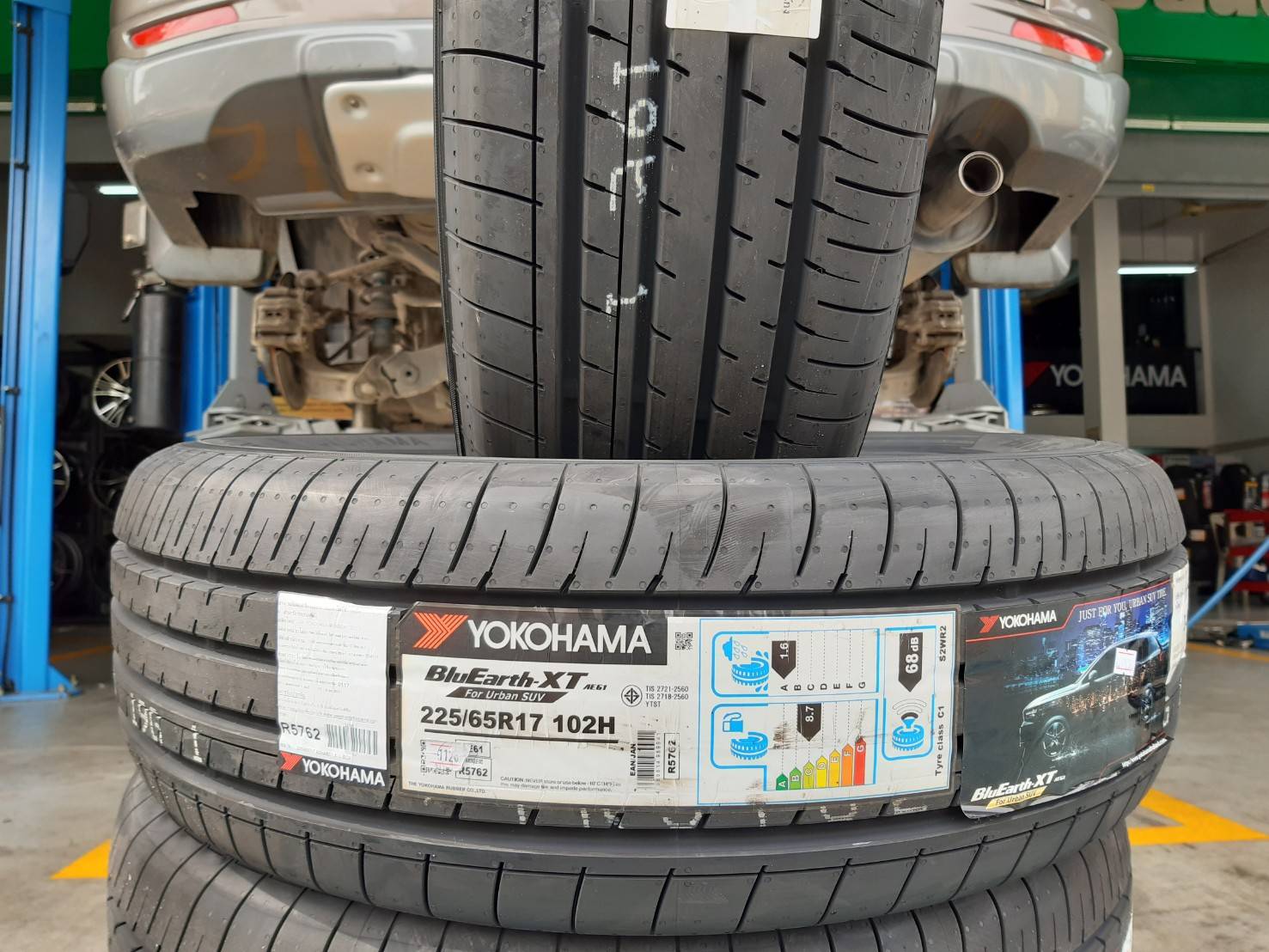 YOKOHAMA BluEarth-X AE61 225/65R17 ยางญี่ปุ่นปี20 ราคาพิเศษ