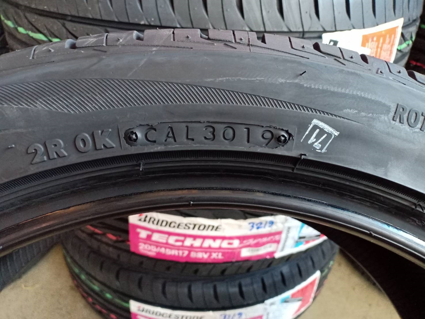 BRIDGESTONE TECHNO SPORTS 215/45R17 ยางใหม่ปี19 ราคาพิเศษ