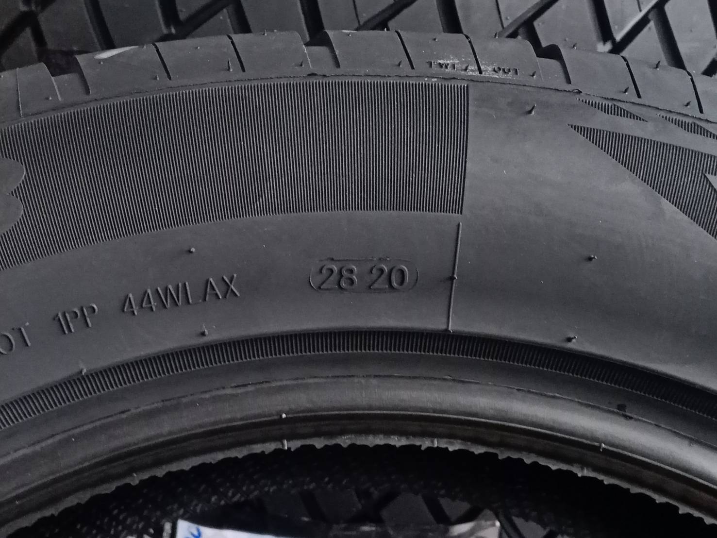 REACO RH888 255/50R18 ยางปี20 ลดราคาพิเศษ