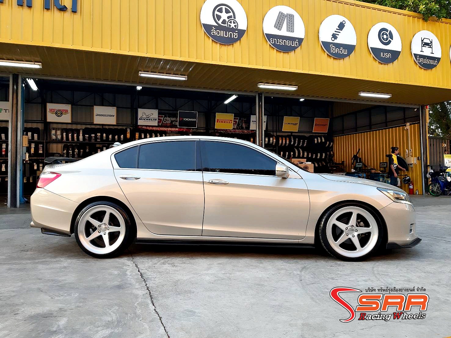 JA5188 ขอบ20 หน้า8.5 หลัง9.5 5H114.3 ราคาพิเศษ ล้อชุด 18,000฿