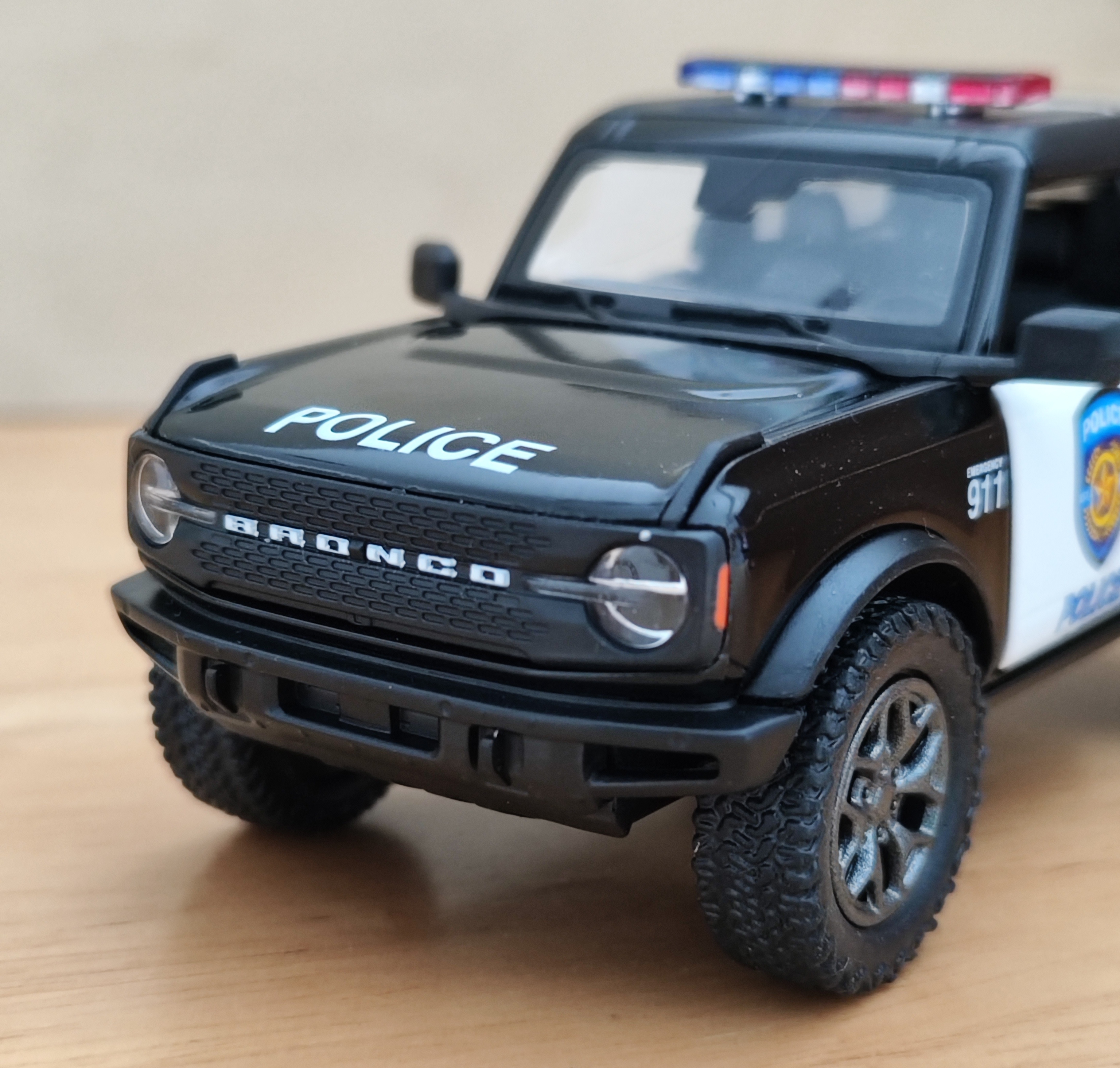 โมเดลรถเหล็ก รถตำรวจ (ปลีก-ส่ง)