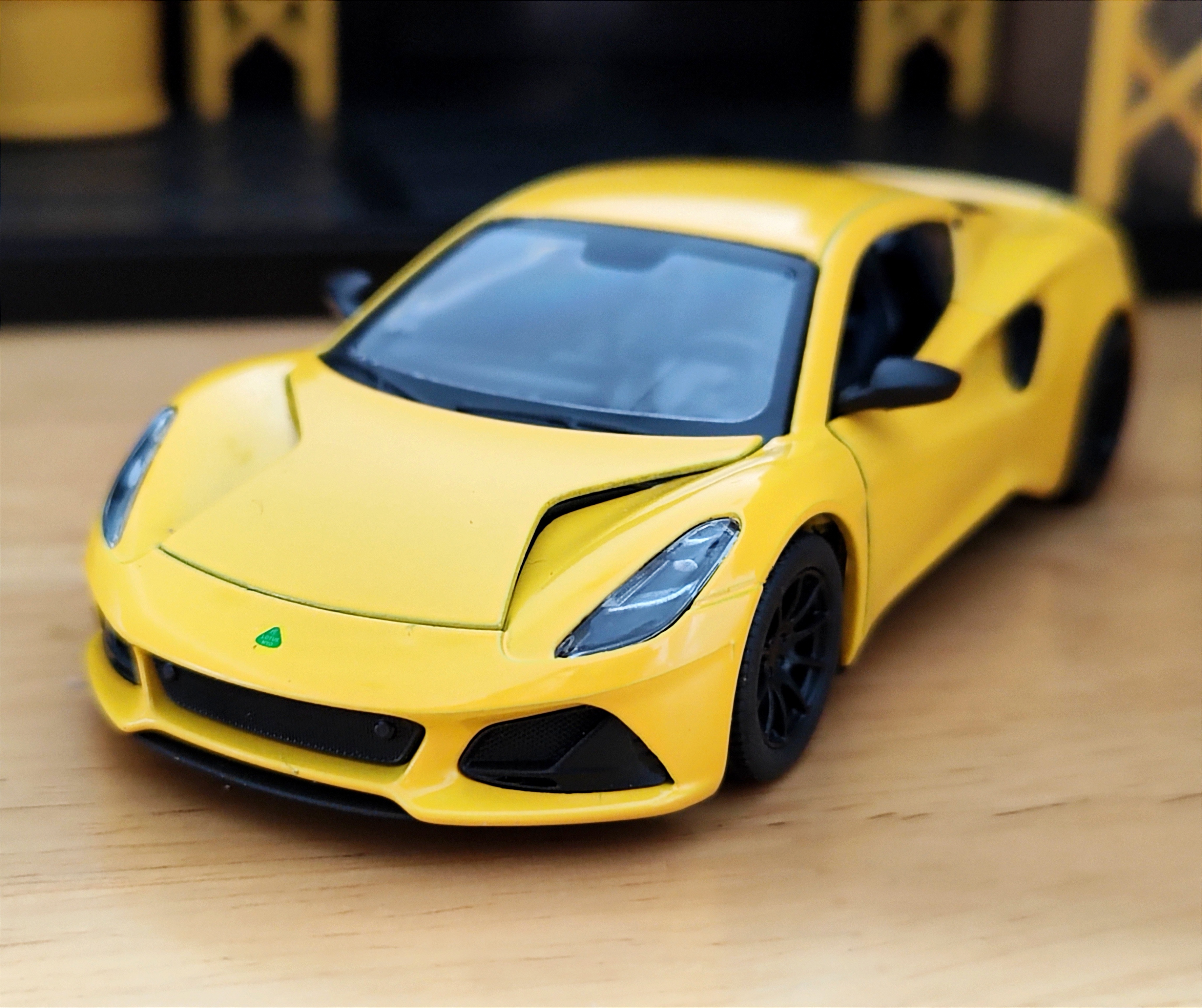 โมเดลรถเหล็ก Lotus Emira (ปลีก-ส่ง)