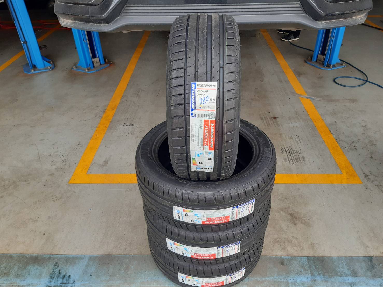 MICHELIN PILOT SPORT4 215/50ZR17 ยางใหม่ราคาพิเศษ