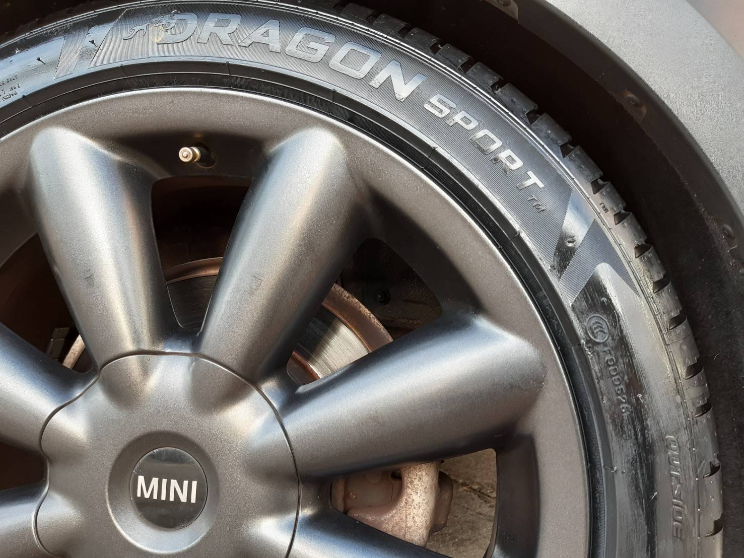 PIRELLI DRAGON SPORT 225/45R18 ลดราคาพิเศษ เส้นละ 2,500 บาท