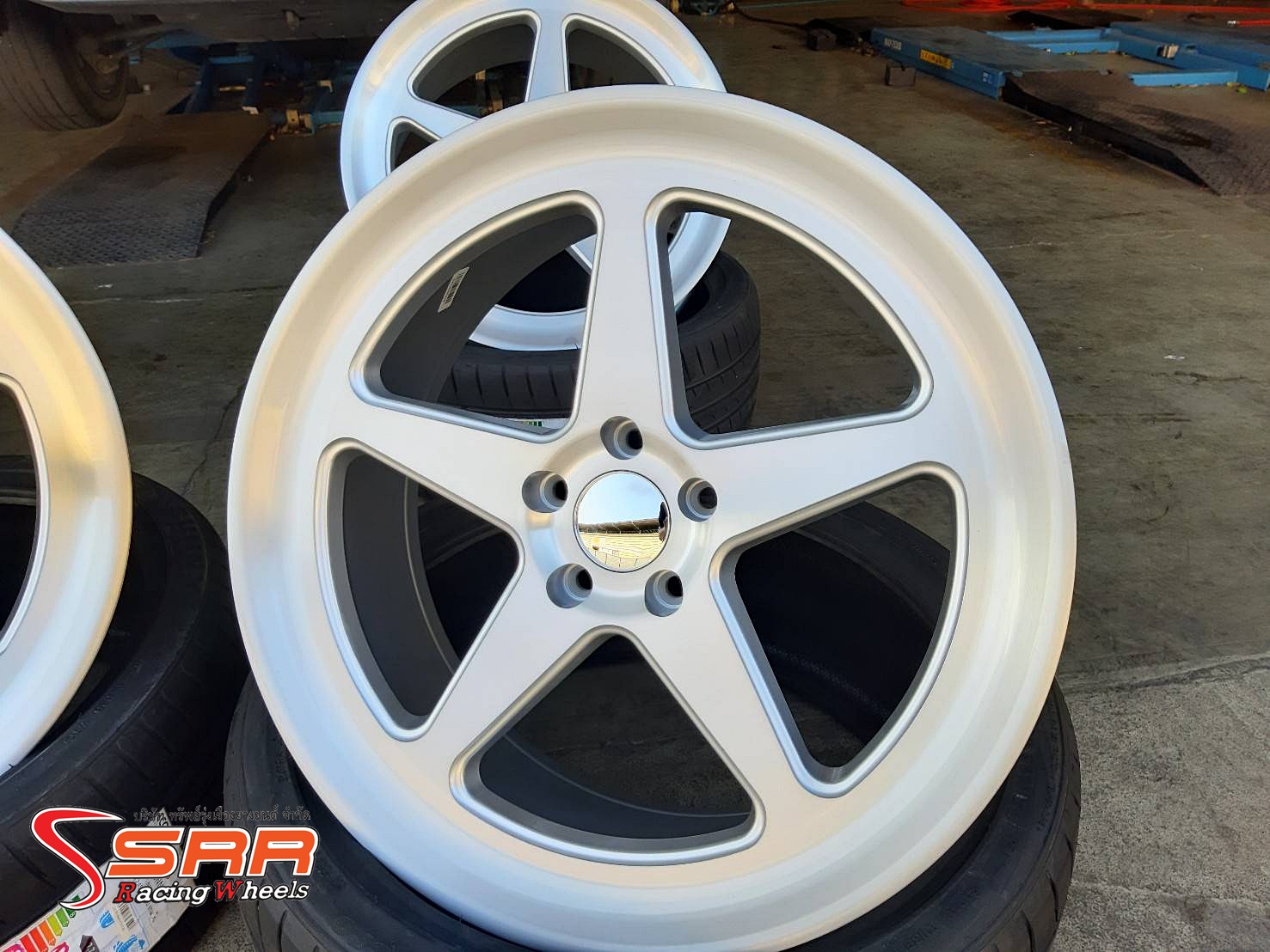 JA5188 ขอบ20 หน้า8.5 หลัง9.5 5H114.3 ราคาพิเศษ ล้อชุด 18,000฿