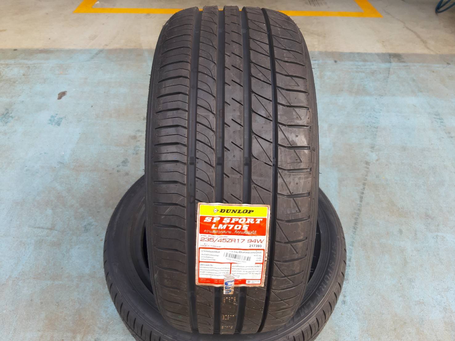 DUNLOP LM705 235/45ZR17 ยางใหม่ปี19 ลดราคาพิเศษ