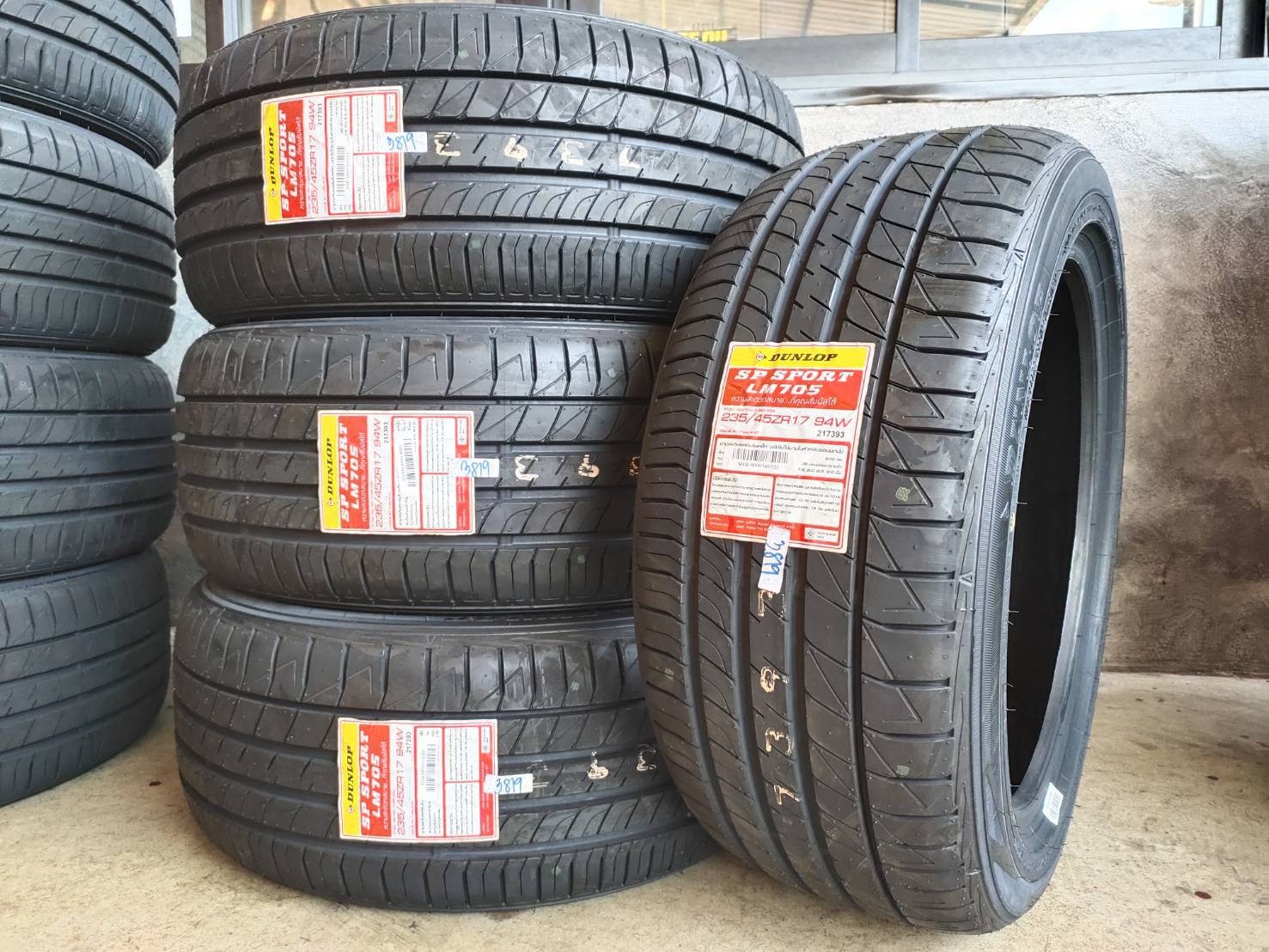 DUNLOP LM705 235/45ZR17 ยางใหม่ปี19 ลดราคาพิเศษ