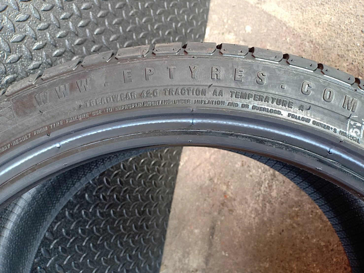 ACCELERA PHI 235/40ZR19 ยางปี19 เส้นละ 3,800 บาท