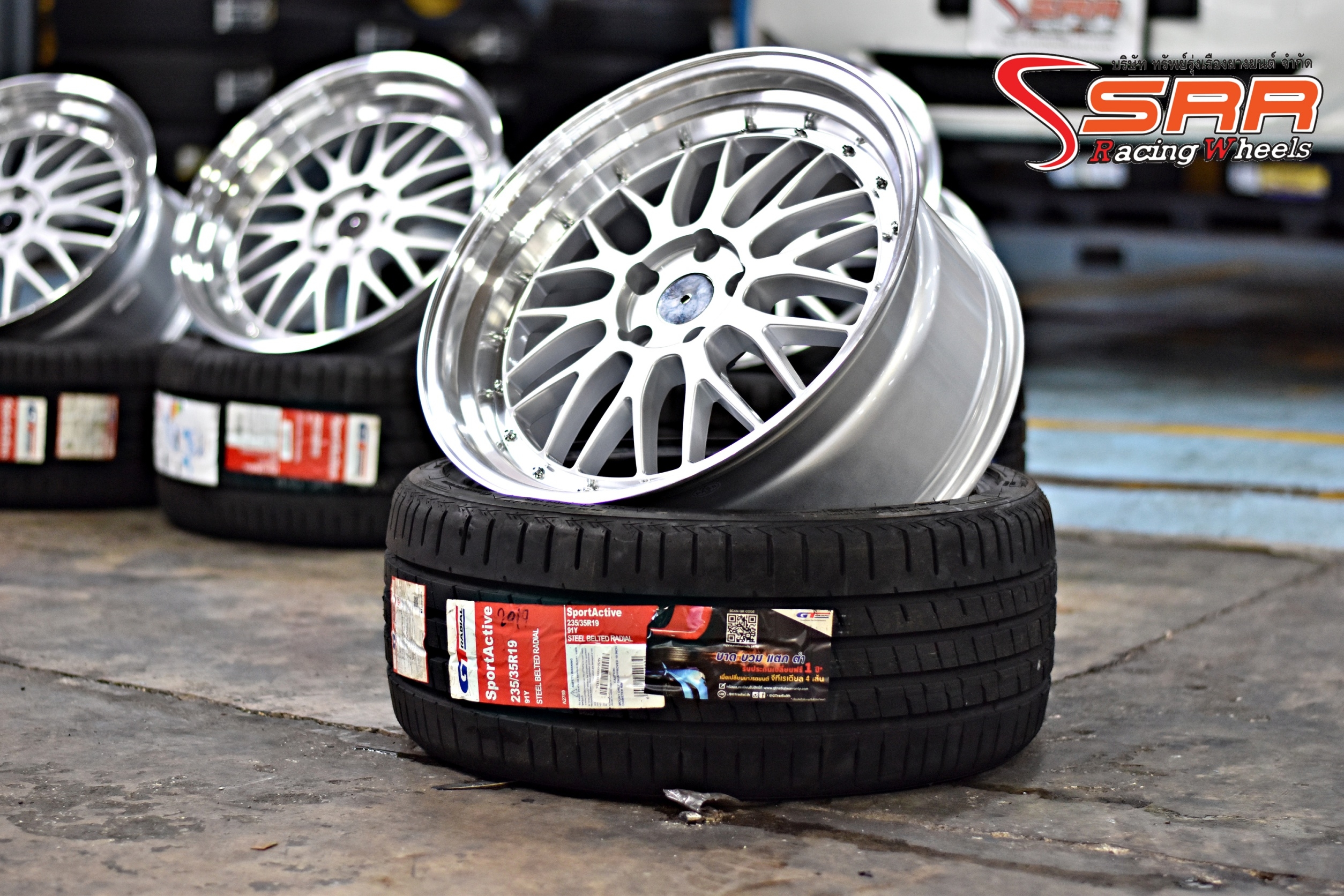 BBS LM ขอบ19 หน้า8.5 หลัง9.5 5x114.3 ET+30 SILVER