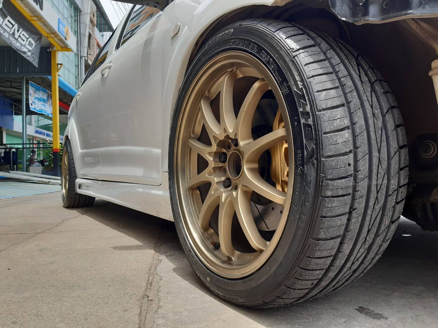 FALKEN ZE912 235/40ZR18 ยางปี19 ลดราคาพิเศษ