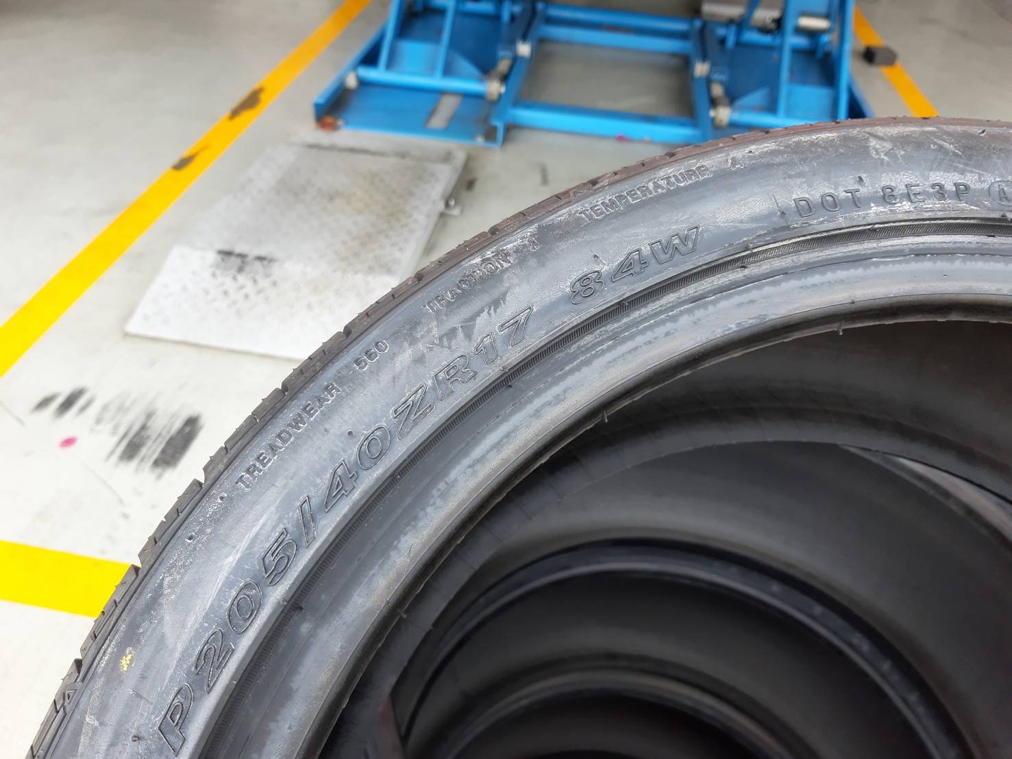 ROADSTONE NFERA AU5 205/40ZR17 ยางเกาหลี ซื้อ1แถม1