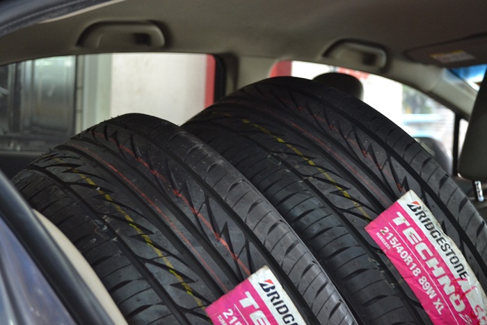BRIDGESTONE TECHNO SPORTS 215/40R18