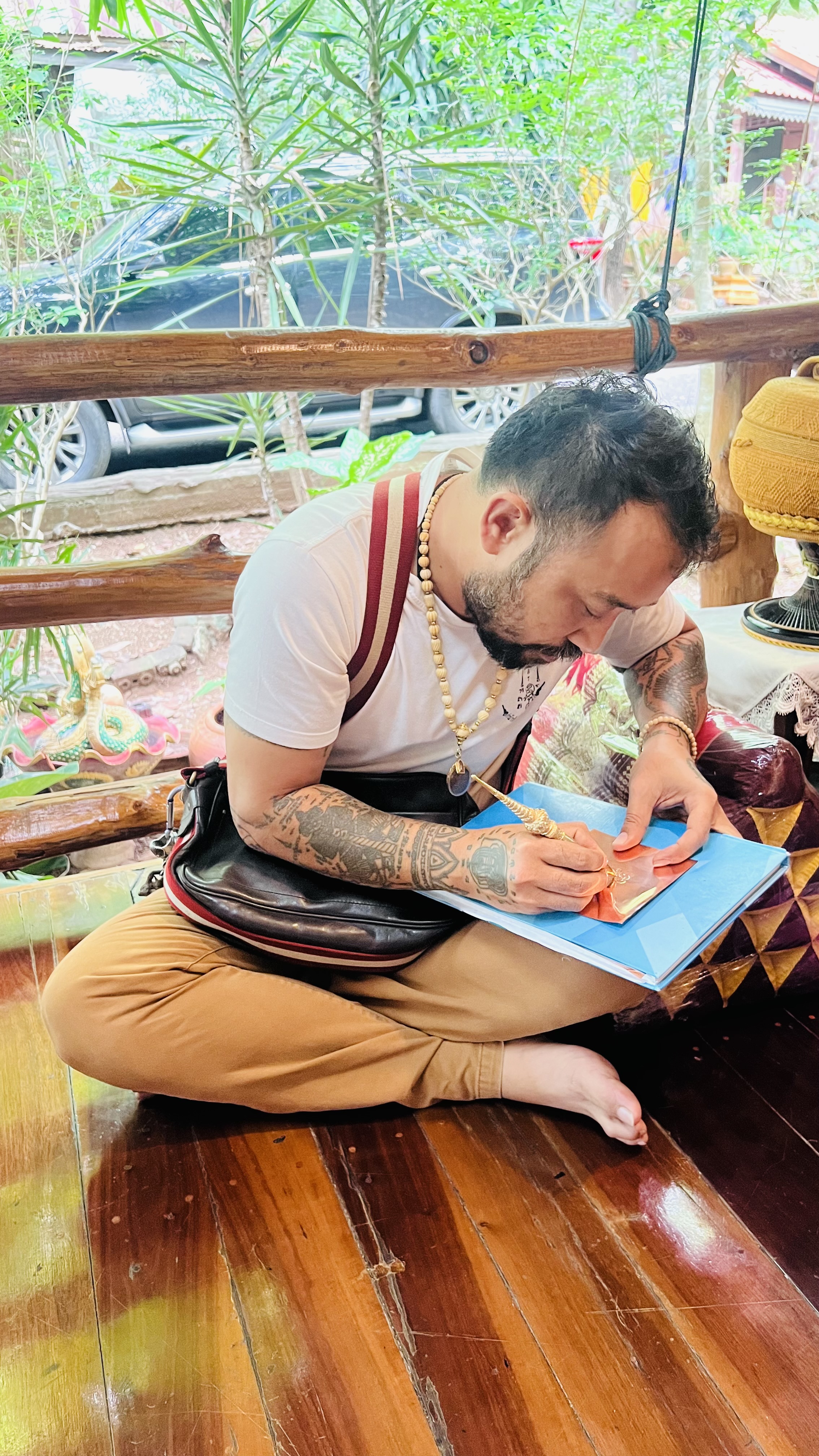 01/08/66 จารแผ่นยันต์สำหรับทำงั่ง อาจารย์เดี่ยว สำนักสักยันต์เข็มเสน่ห์บูรพา