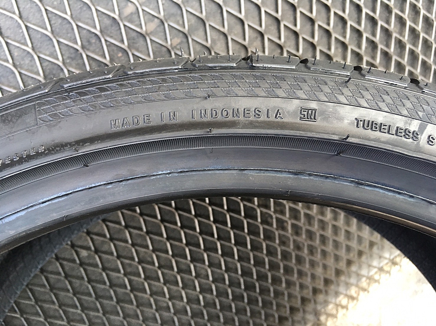 ACCELERA PHI 225/35ZR20 ยางปี19