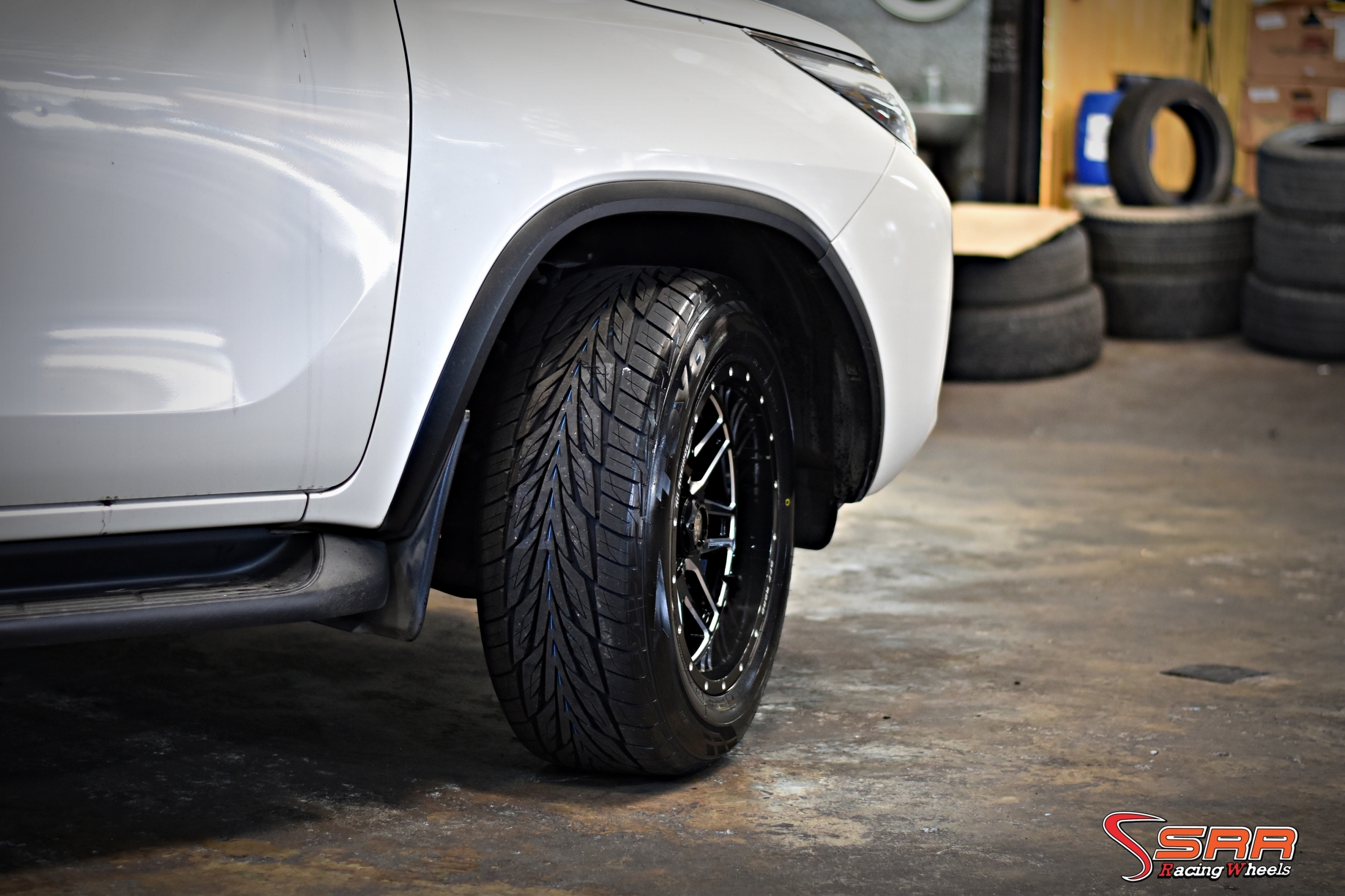 8040-MGW OFFROAD ขอบ18 6H139.7 ET0 BW ราคาพิเศษ